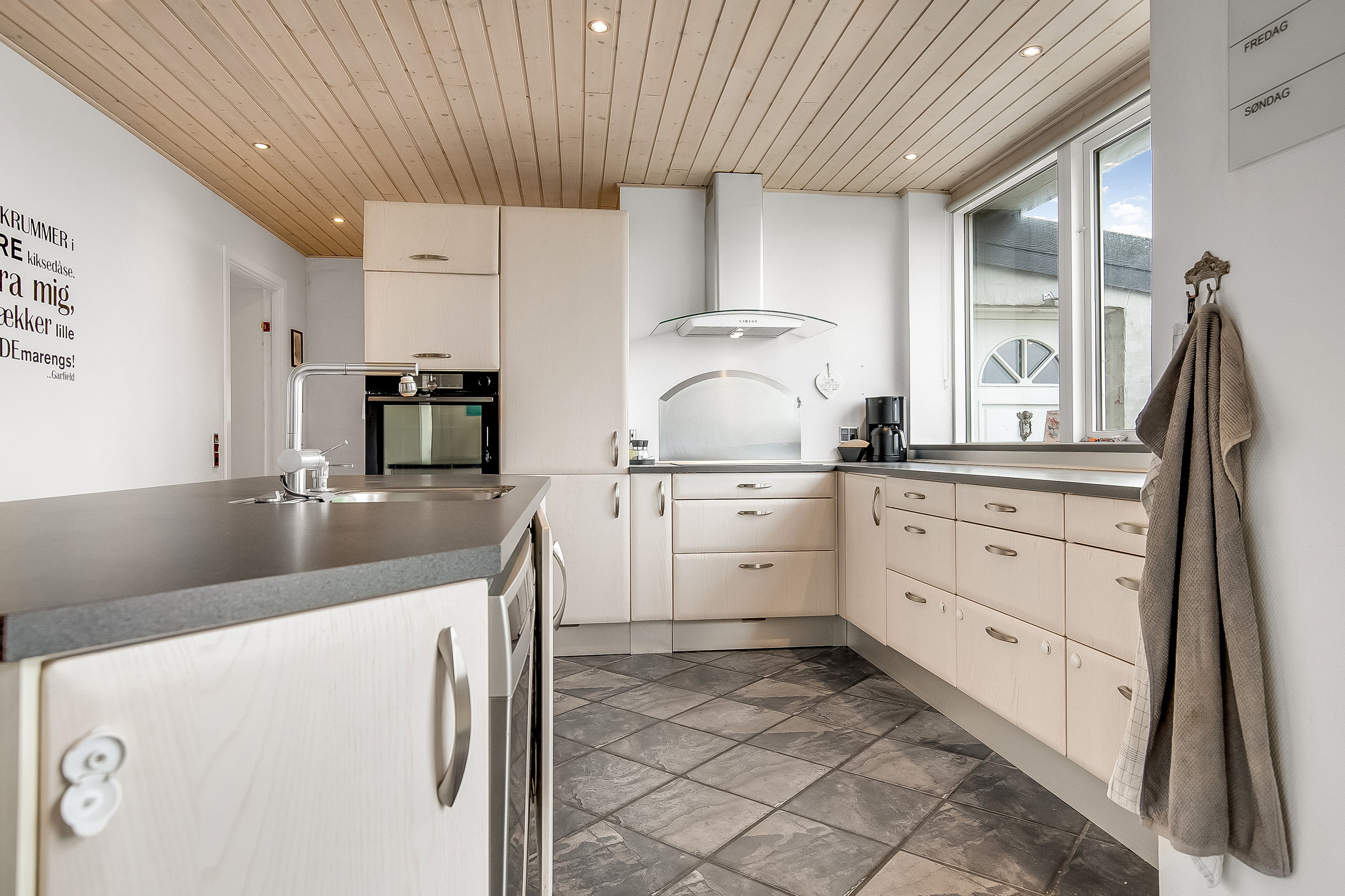 Fremhævet køkken billede i fuldskærmstilstand. Billede af Ammitsbølvej 72, Ødsted, 7100 Vejle