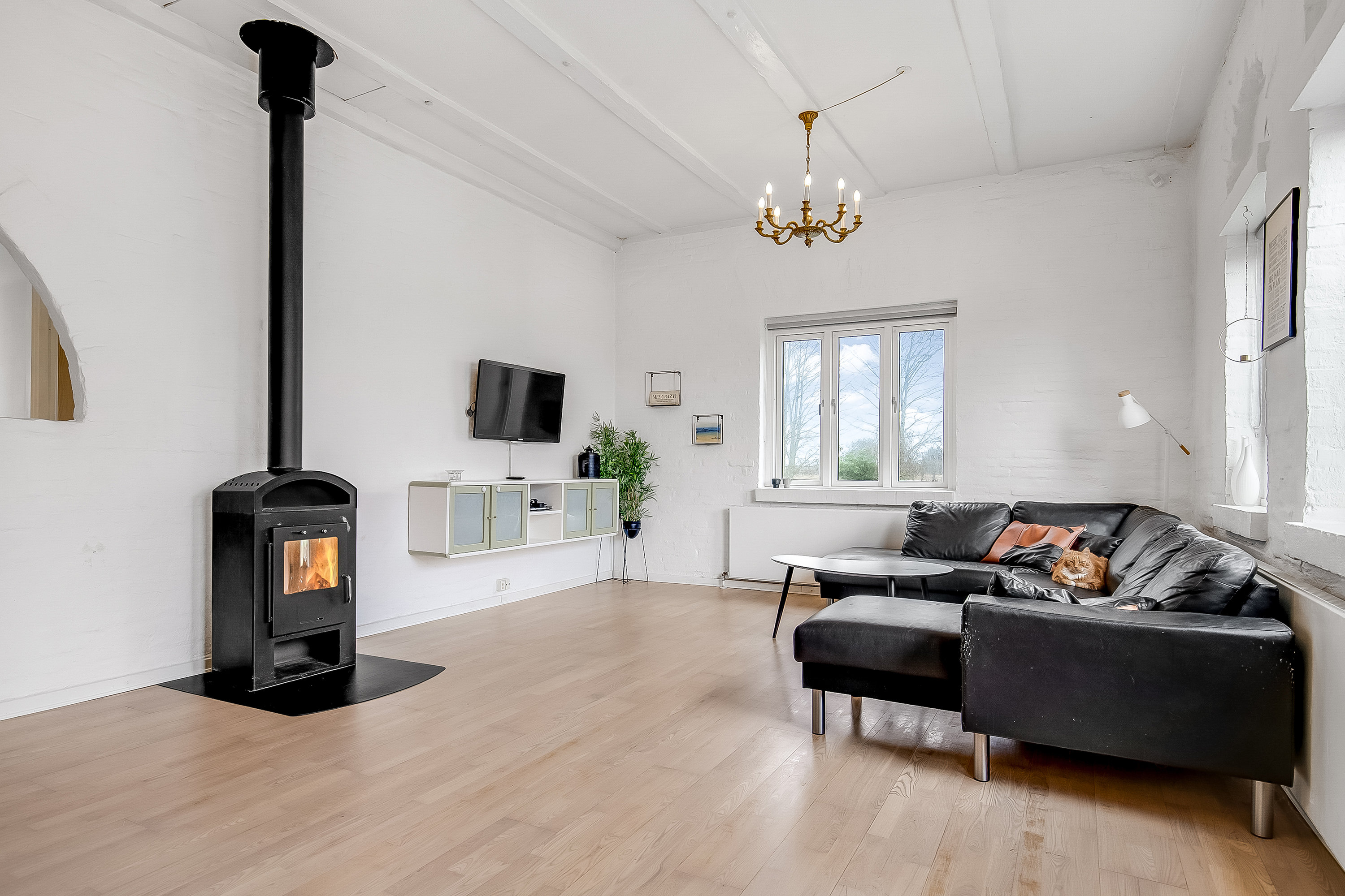 Fremhævet stue billede i fuldskærmstilstand. Billede af Ammitsbølvej 72, Ødsted, 7100 Vejle