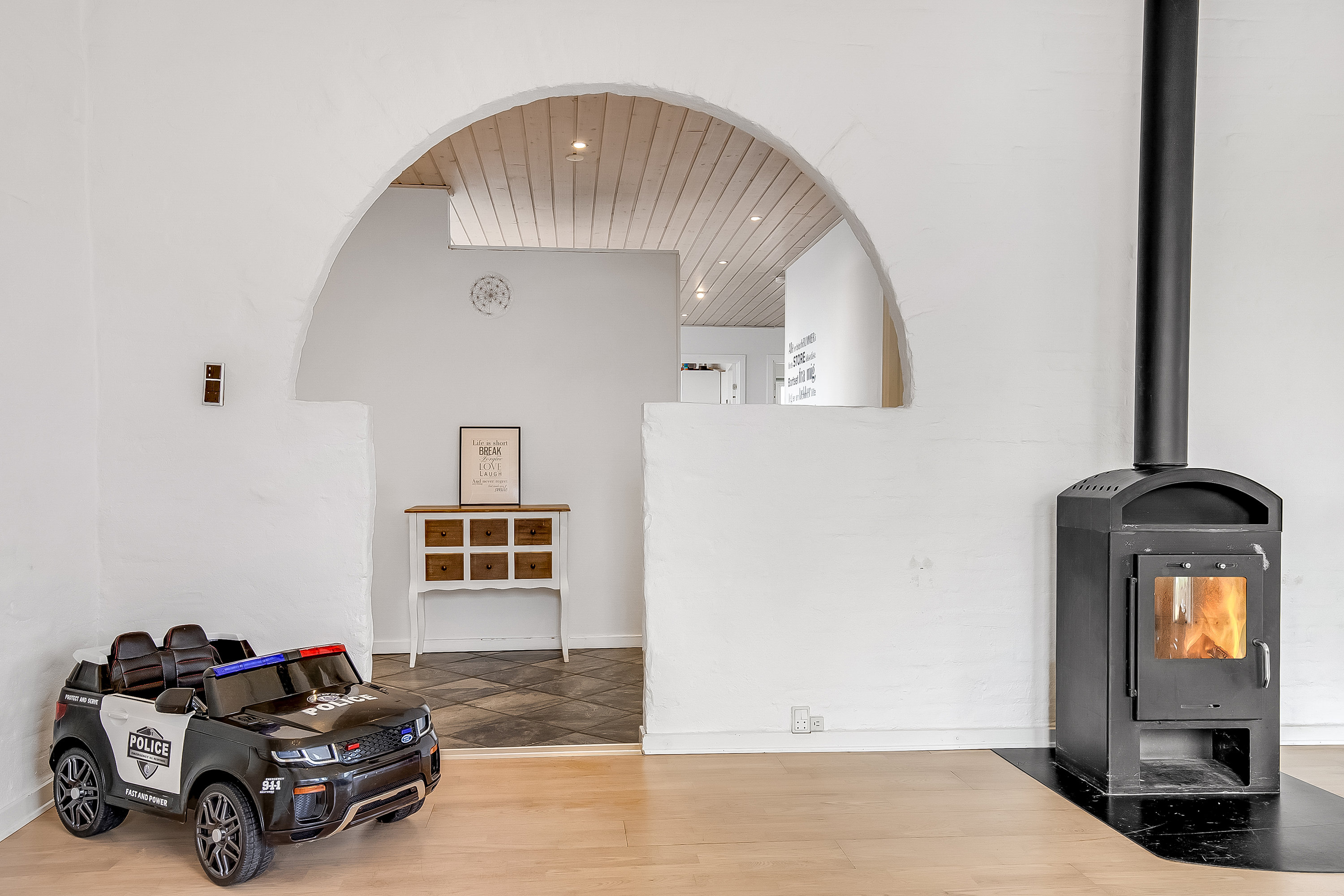 Fremhævet stue billede i fuldskærmstilstand. Billede af Ammitsbølvej 72, Ødsted, 7100 Vejle