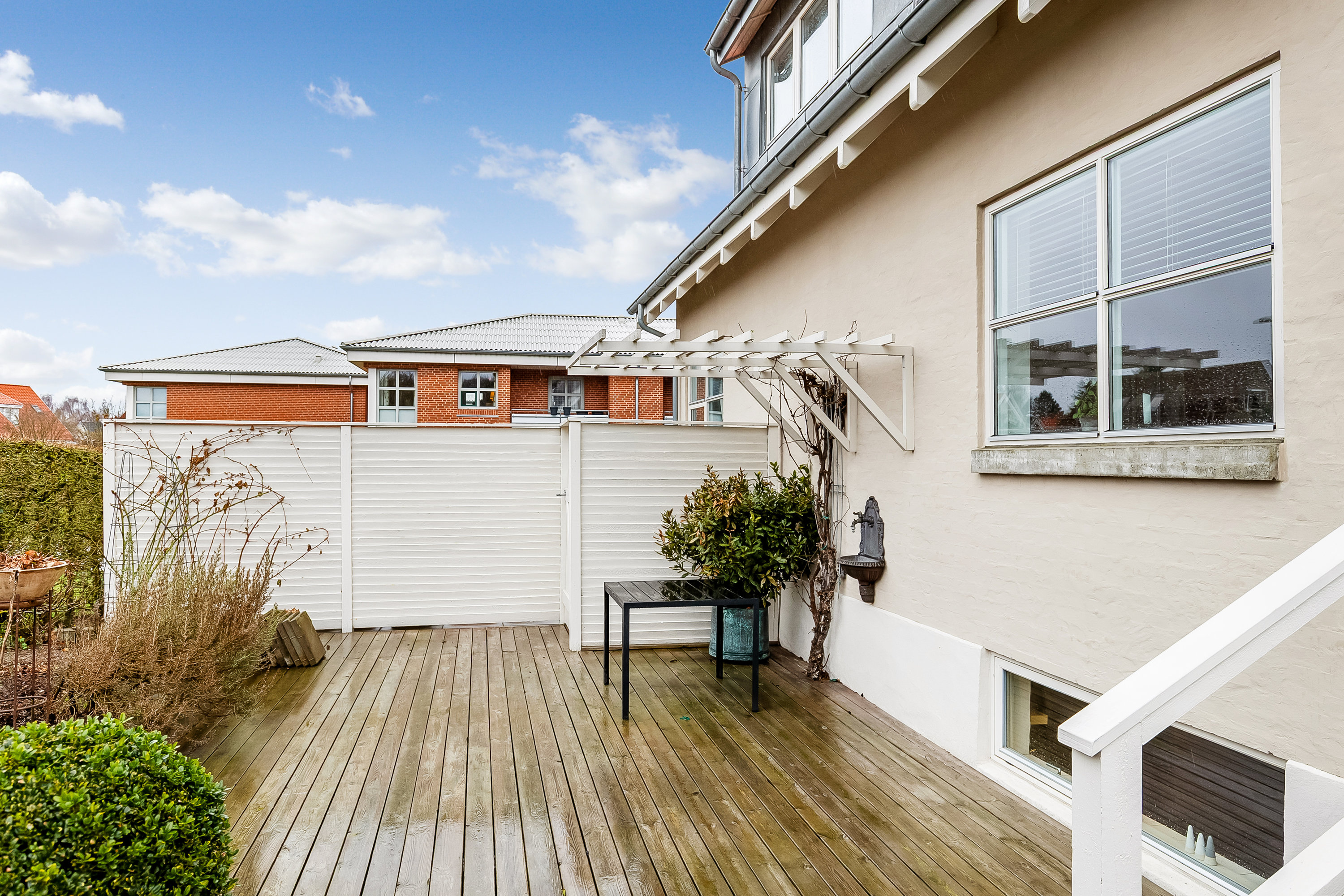 Fremhævet terrasse billede i fuldskærmstilstand. Billede af Elsdyrvej 2, 7100 Vejle