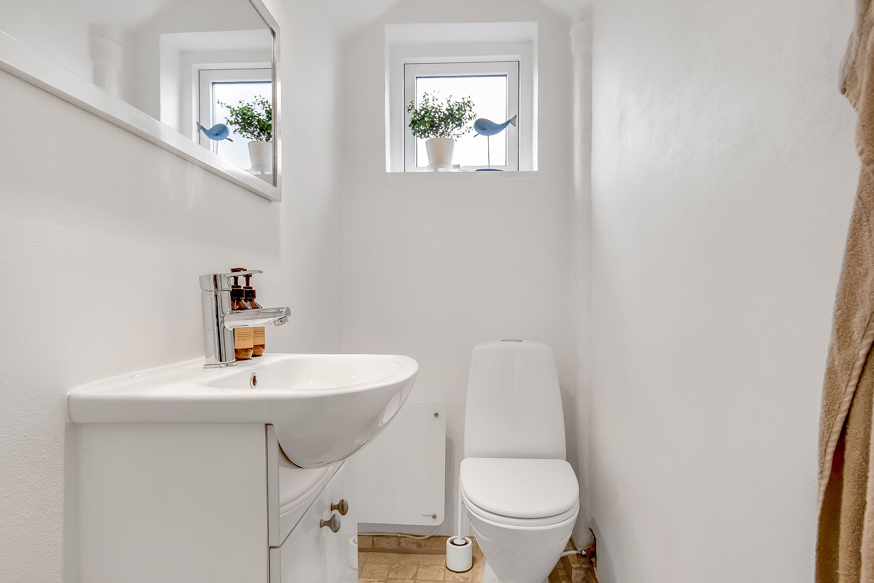 Fremhævet gæstetoilet billede i fuldskærmstilstand. Billede af Elsdyrvej 2, 7100 Vejle