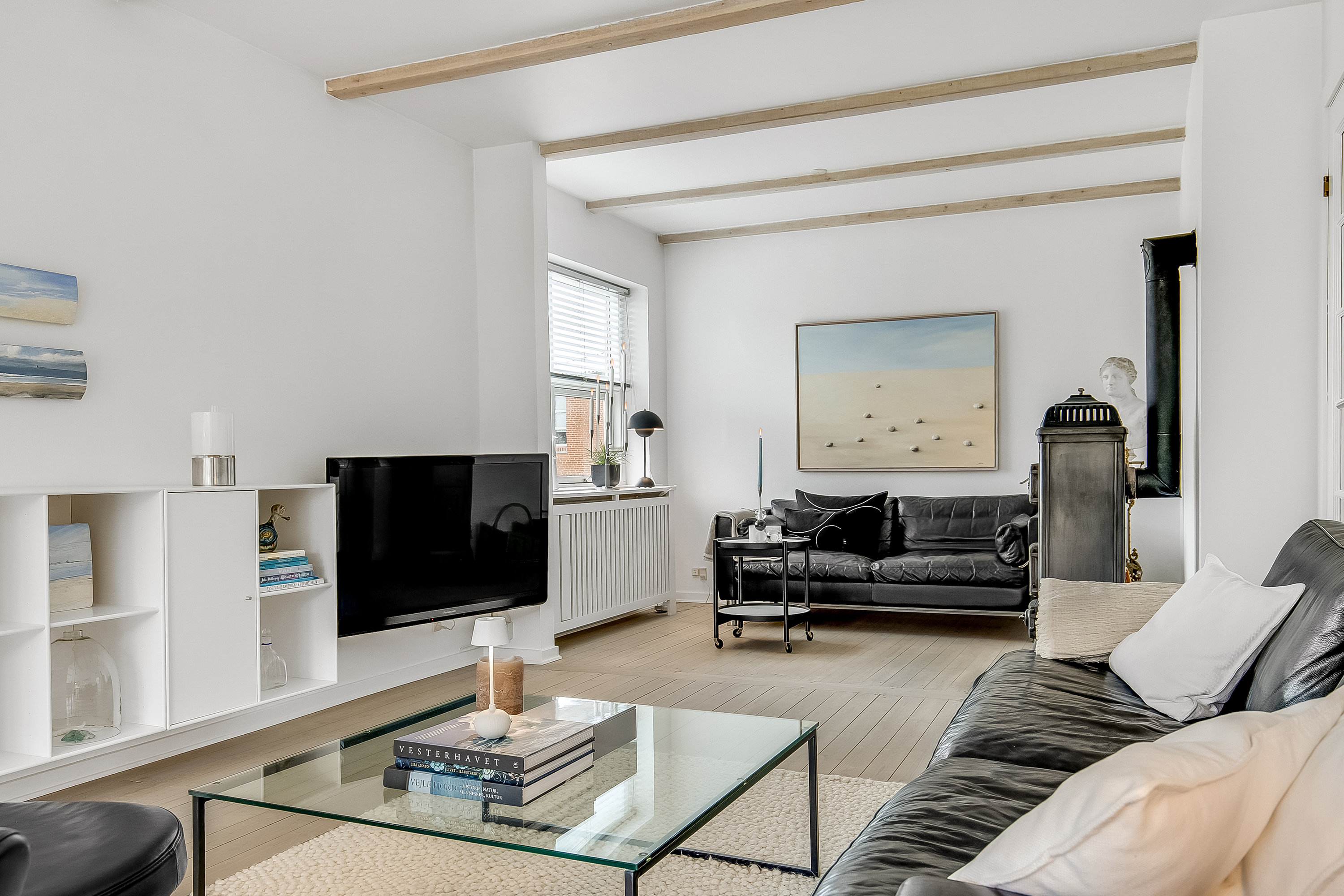 Fremhævet stue billede i fuldskærmstilstand. Billede af Elsdyrvej 2, 7100 Vejle