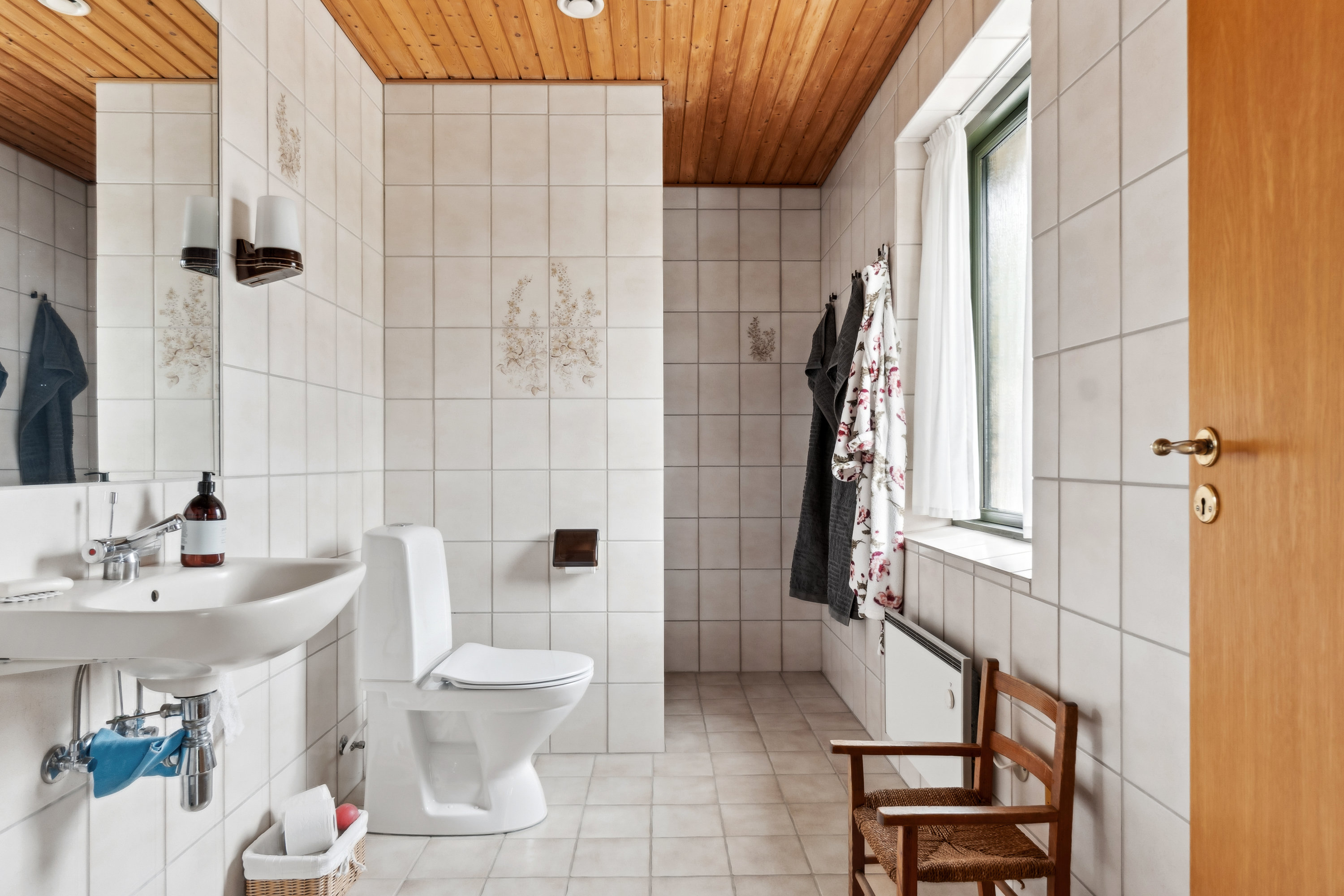 Fremhævet badeværelse billede i fuldskærmstilstand. Billede af Bødkervænget 8, Sæby, 4270 Høng