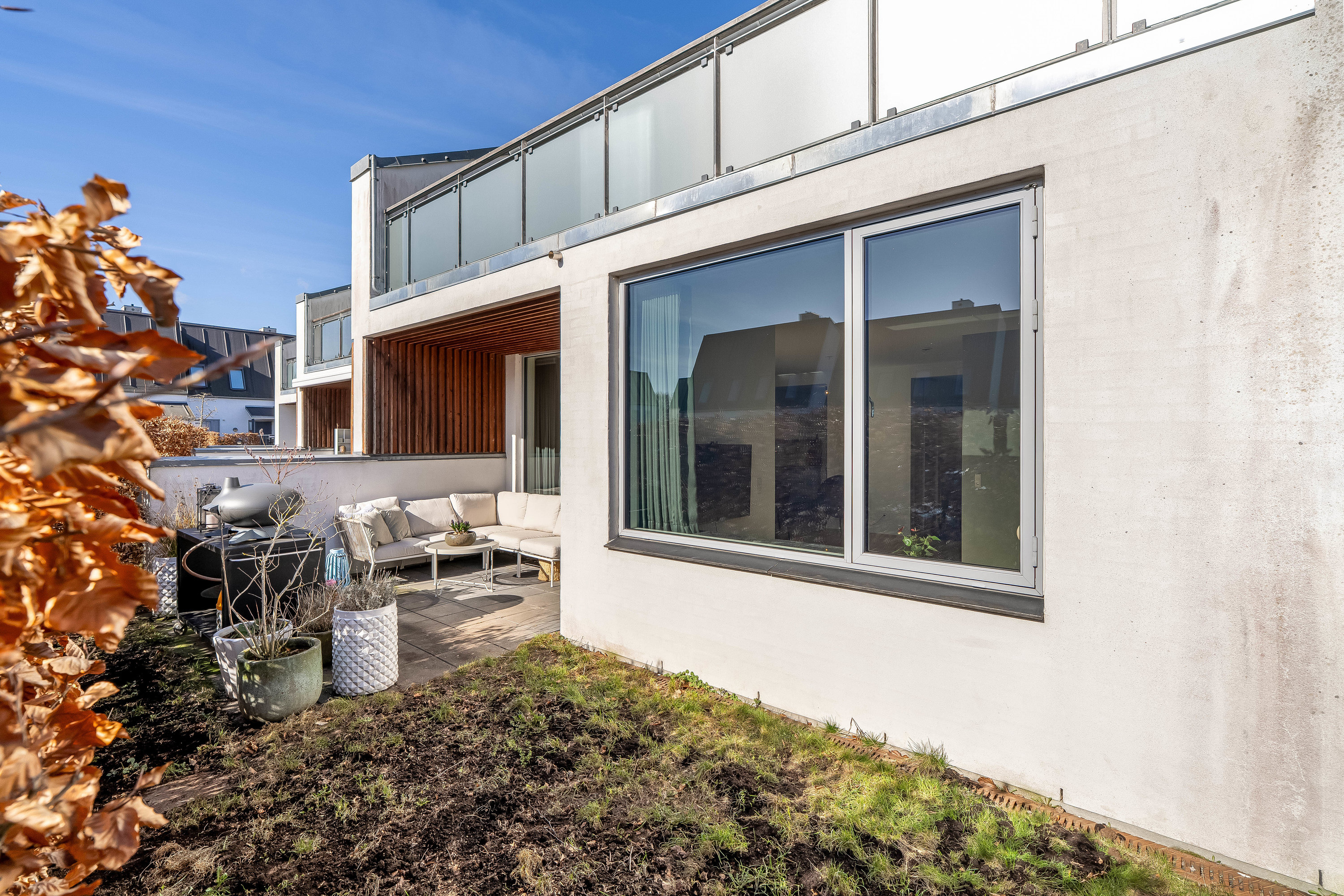 Fremhævet facade billede i fuldskærmstilstand. Billede af Klokkelyng 5, 2830 Virum