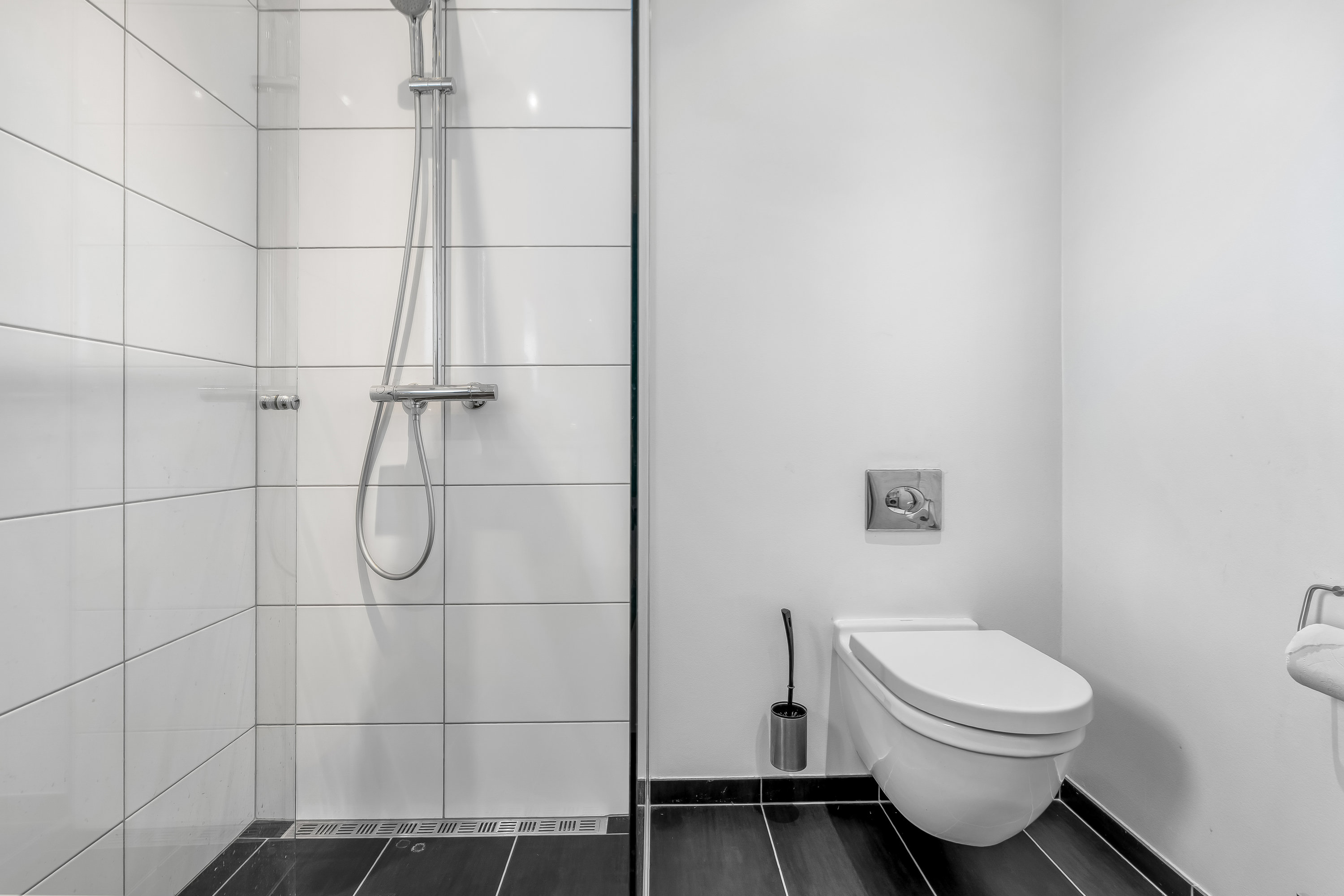 Fremhævet badeværelse billede i fuldskærmstilstand. Billede af Klokkelyng 5, 2830 Virum