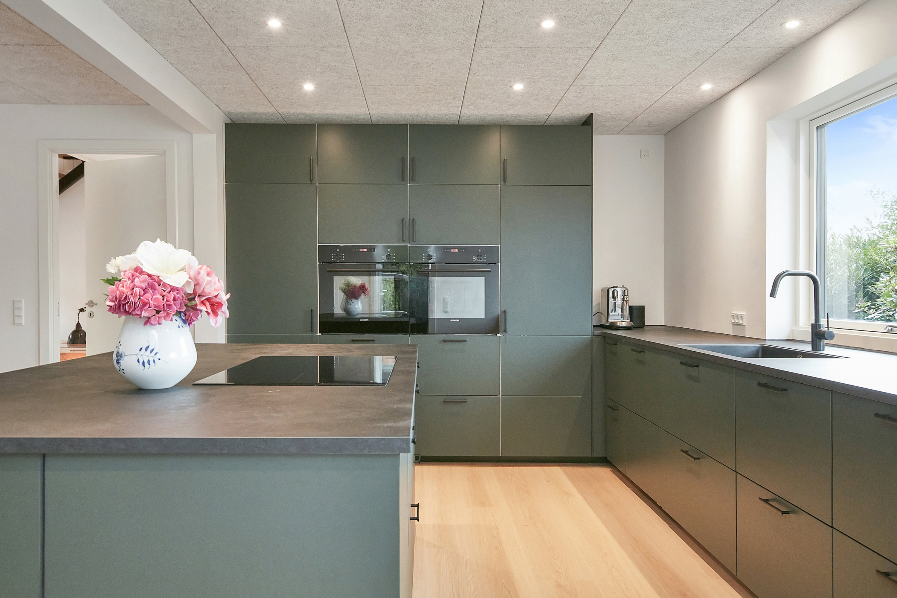 Fremhævet køkken billede i fuldskærmstilstand. Billede af Tornbjerg 45, 8732 Hovedgård