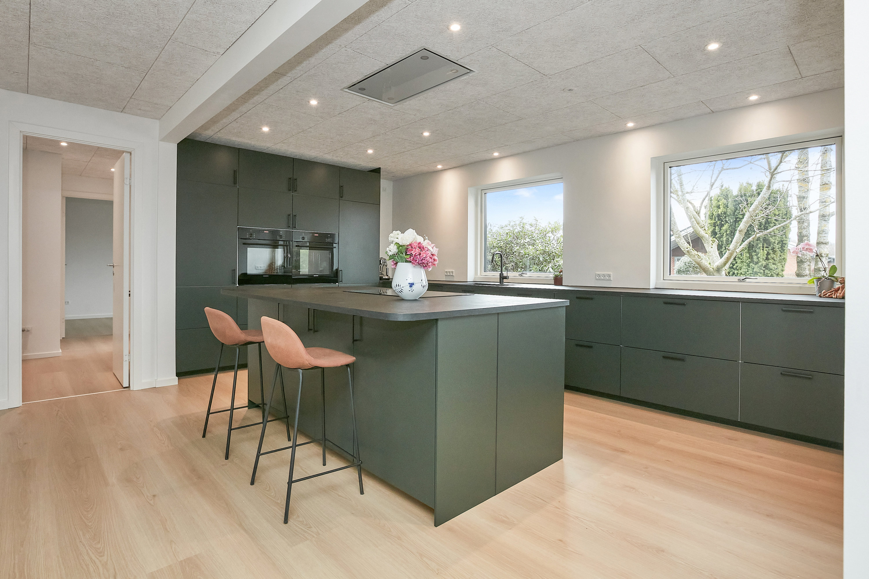 Miniaturebillede 1: køkken. Billede af Tornbjerg 45, 8732 Hovedgård