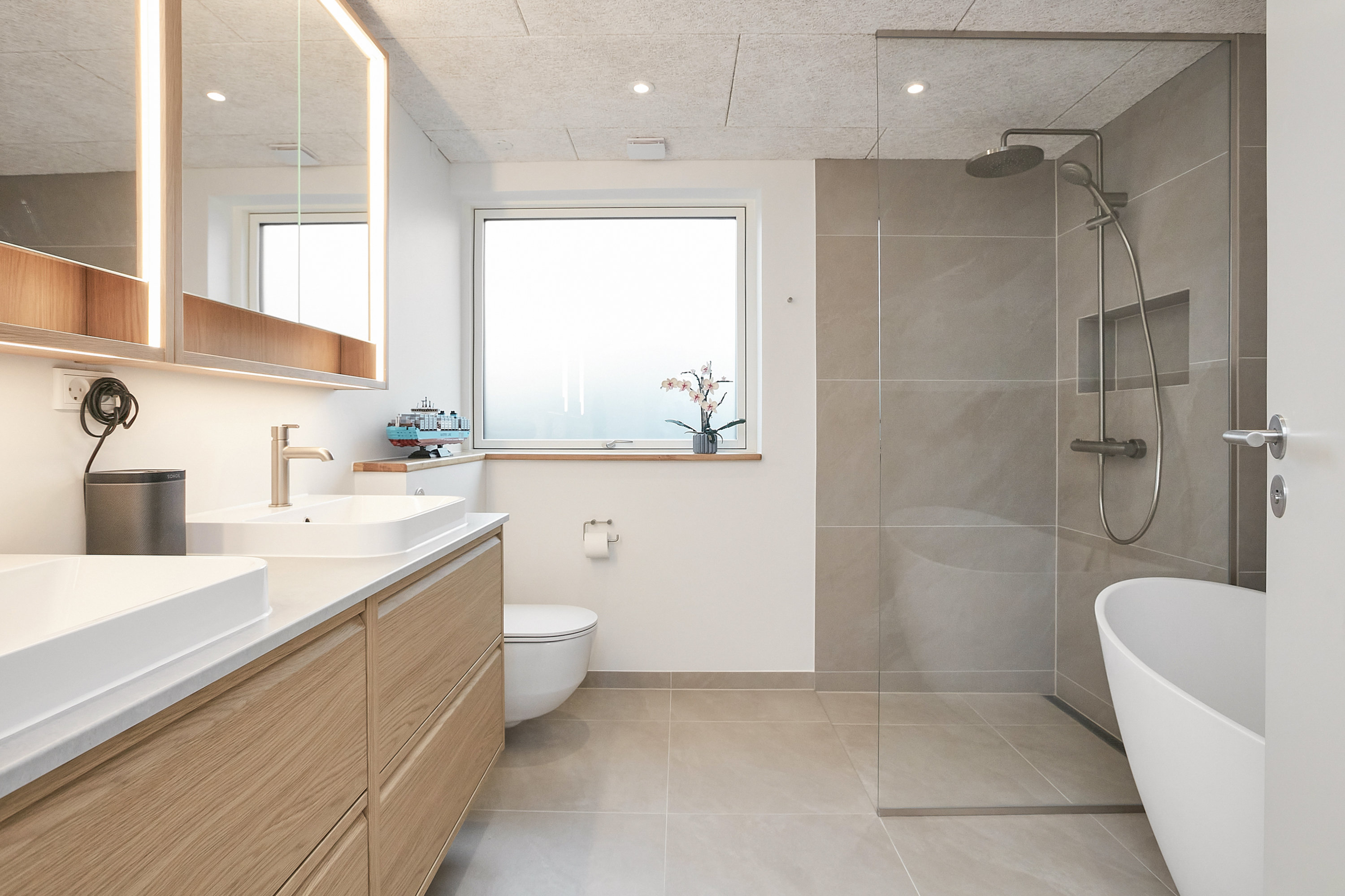 Miniaturebillede 2: badeværelse. Billede af Tornbjerg 45, 8732 Hovedgård