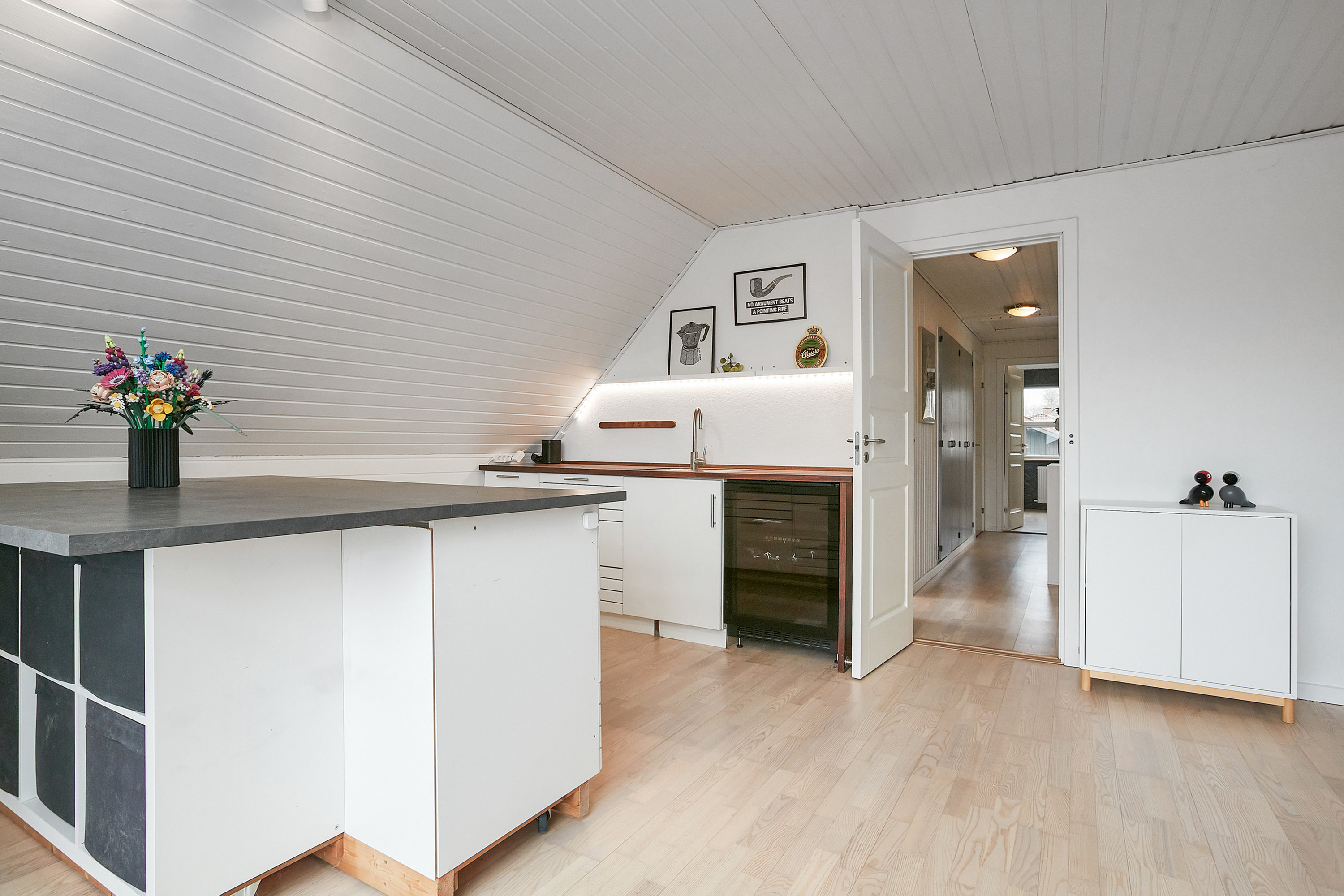 Fremhævet stue billede i fuldskærmstilstand. Billede af Tornbjerg 45, 8732 Hovedgård