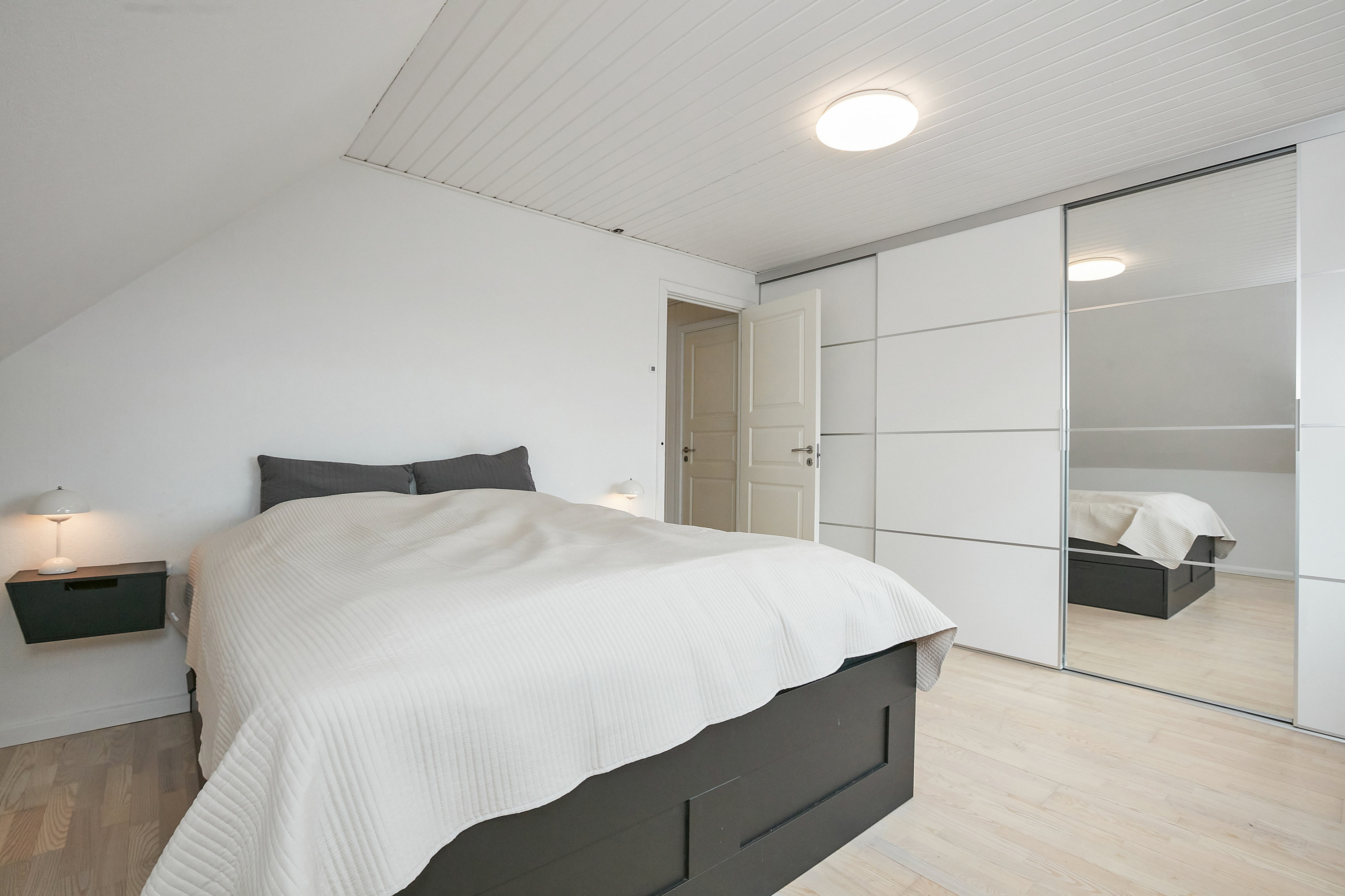 Fremhævet soveværelse billede i fuldskærmstilstand. Billede af Tornbjerg 45, 8732 Hovedgård