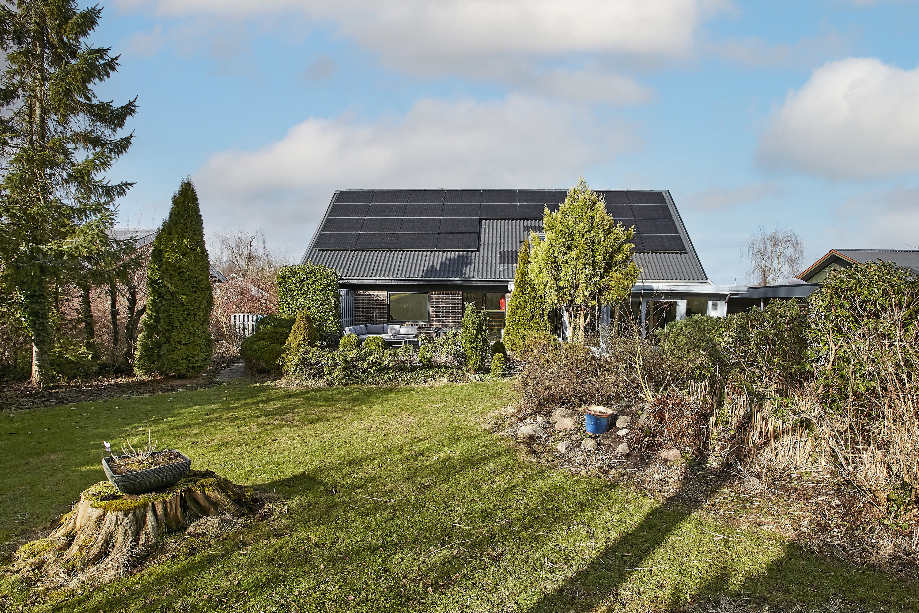 Fremhævet set fra haven billede i fuldskærmstilstand. Billede af Tornbjerg 45, 8732 Hovedgård