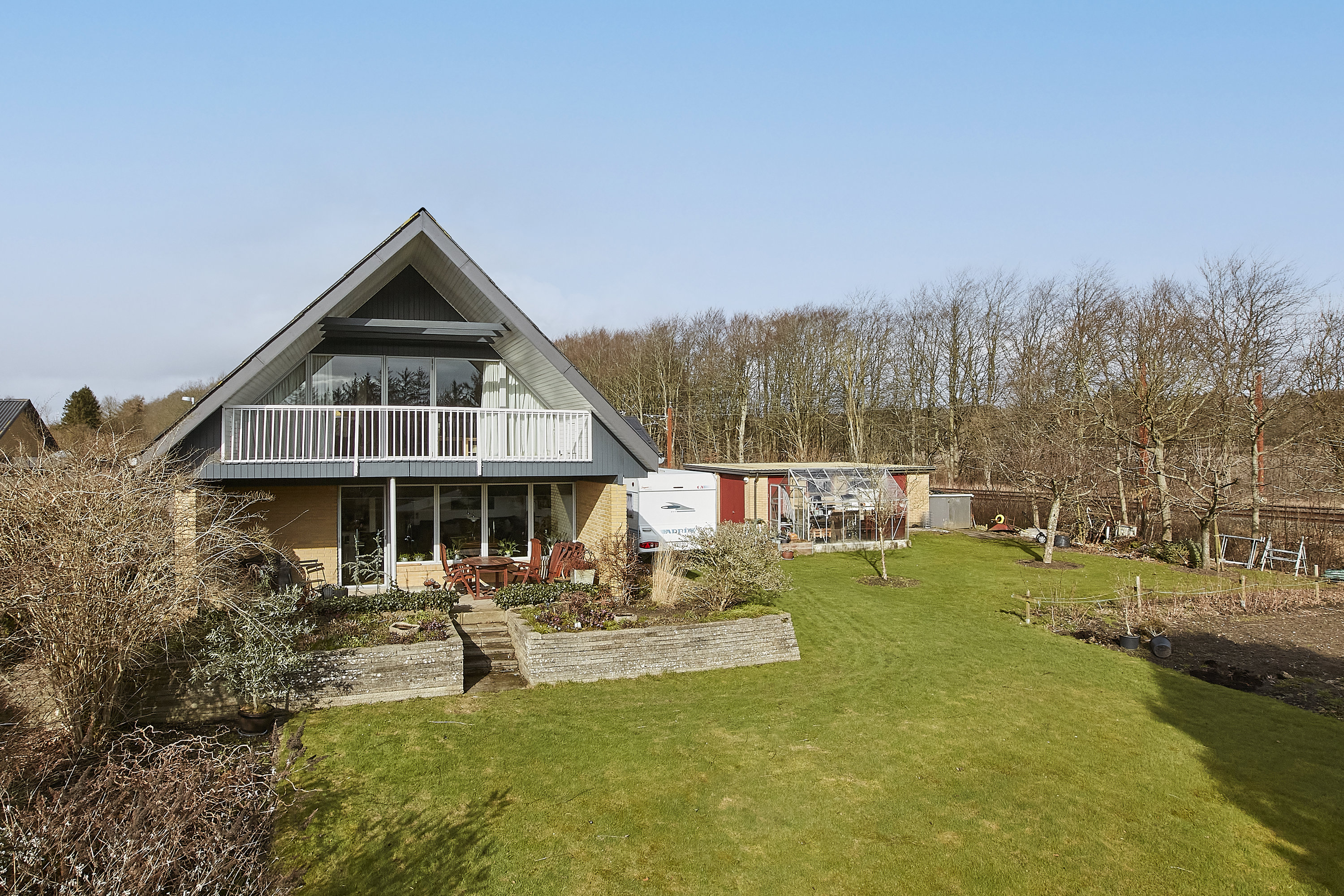 Fremhævet set fra haven billede i fuldskærmstilstand. Billede af Søndervænget 73, 8732 Hovedgård