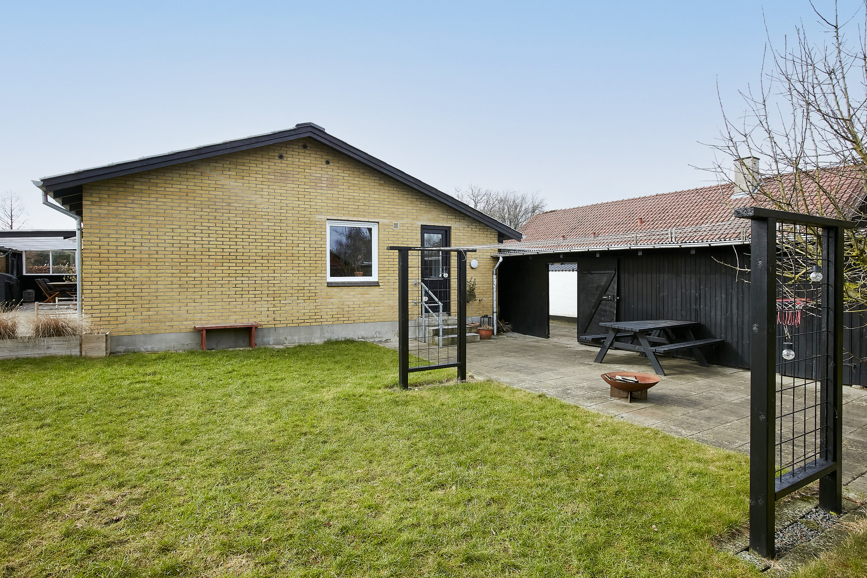 Fremhævet set fra haven billede i fuldskærmstilstand. Billede af Rødkløvervej 13, Tyrsted, 8700 Horsens