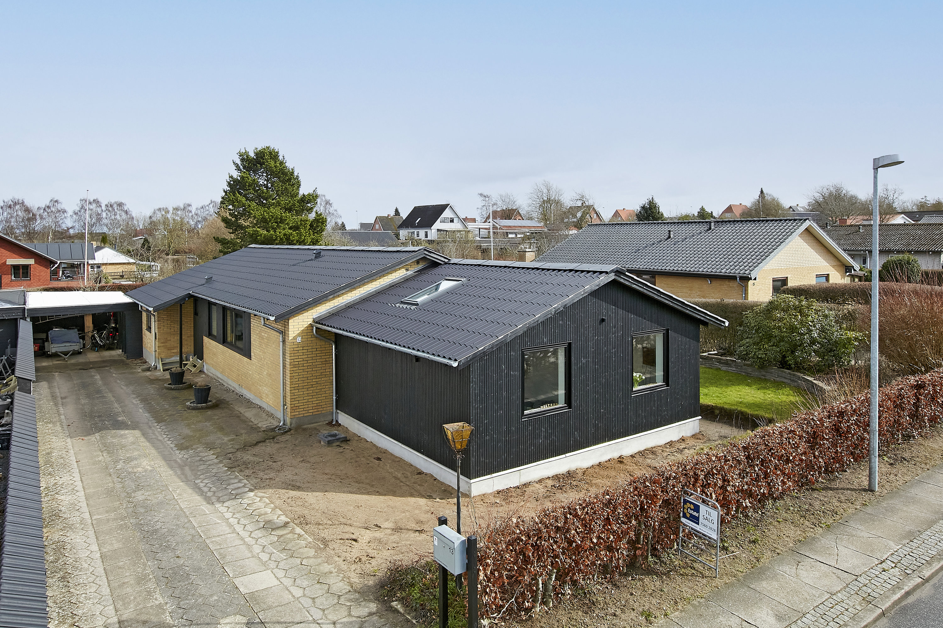 Villa: Set fra vejen på Rødkløvervej 13, Tyrsted, 8700 Horsens