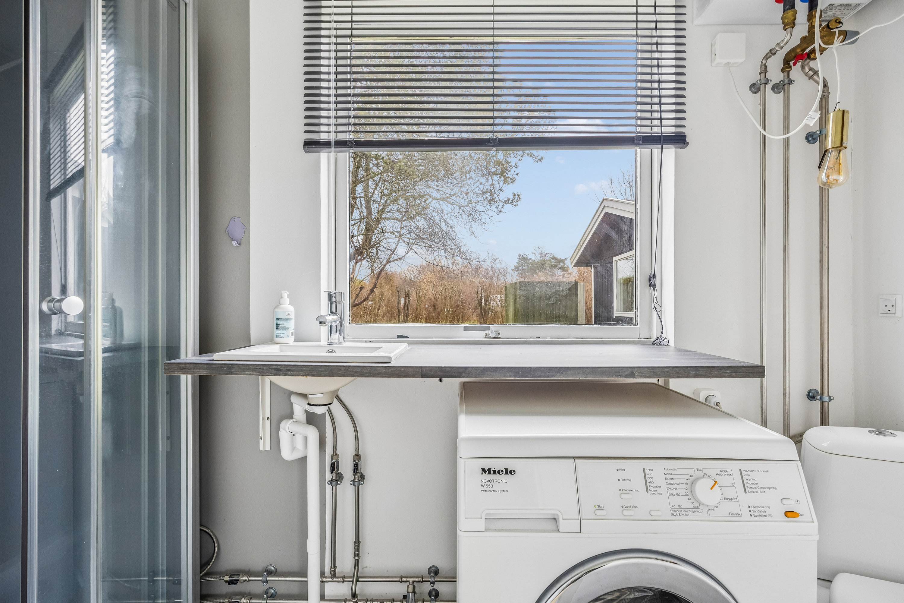 Fremhævet badeværelse billede i fuldskærmstilstand. Billede af Bygvænget 6, Dalby Strand, 4281 Gørlev