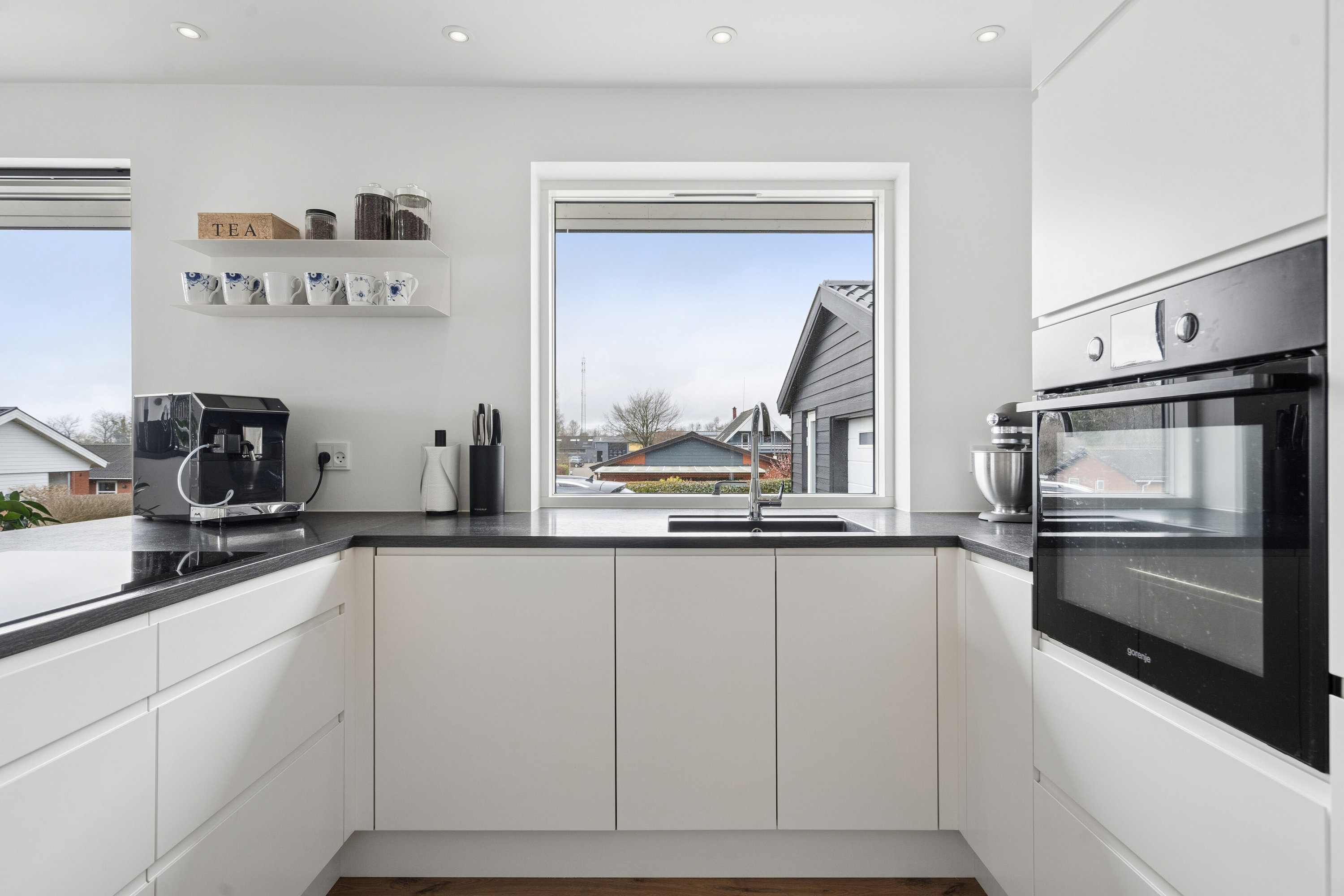 Fremhævet køkken billede i fuldskærmstilstand. Billede af Toftevej 1, 6040 Egtved