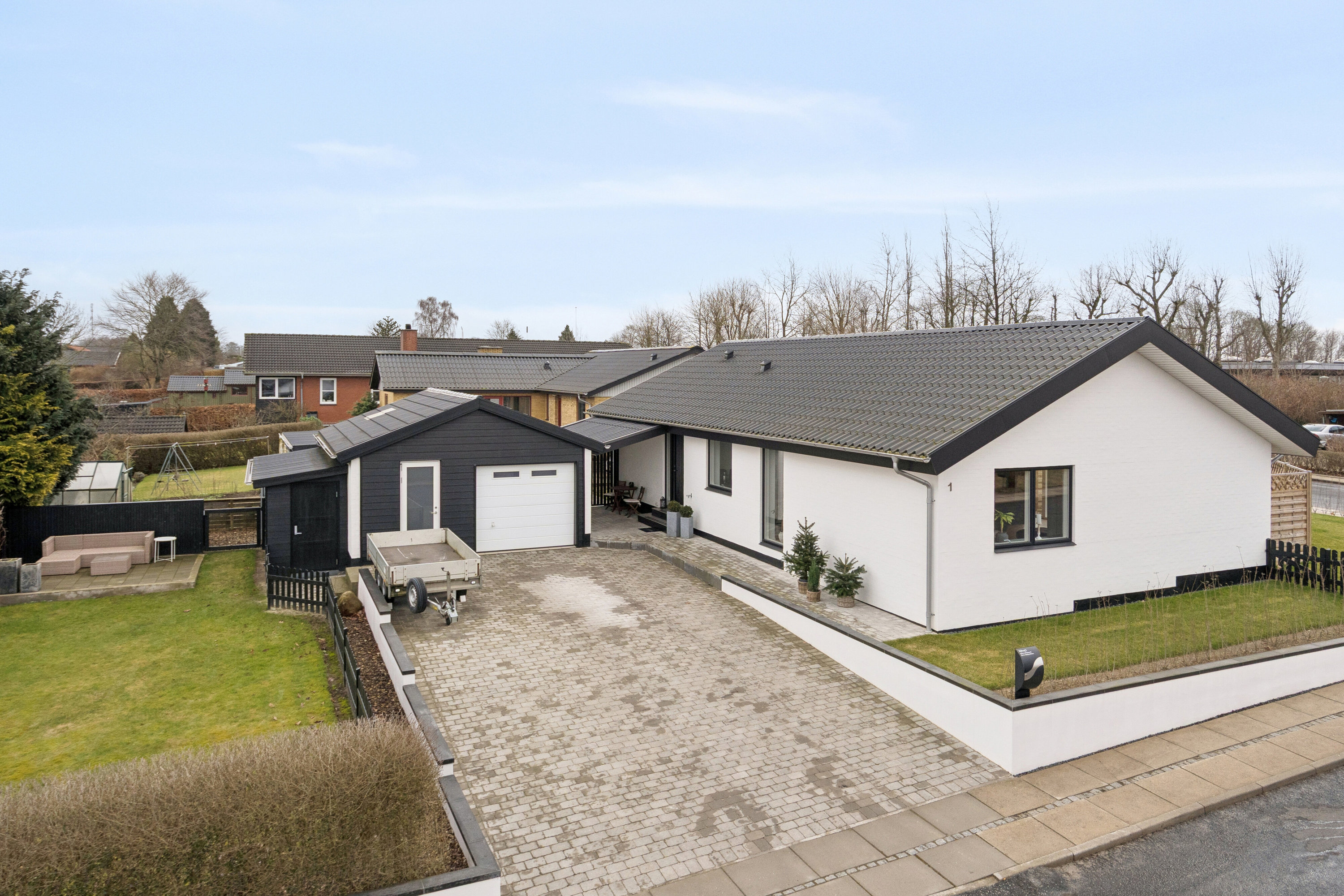 Fremhævet set fra vejen billede i fuldskærmstilstand. Billede af Toftevej 1, 6040 Egtved