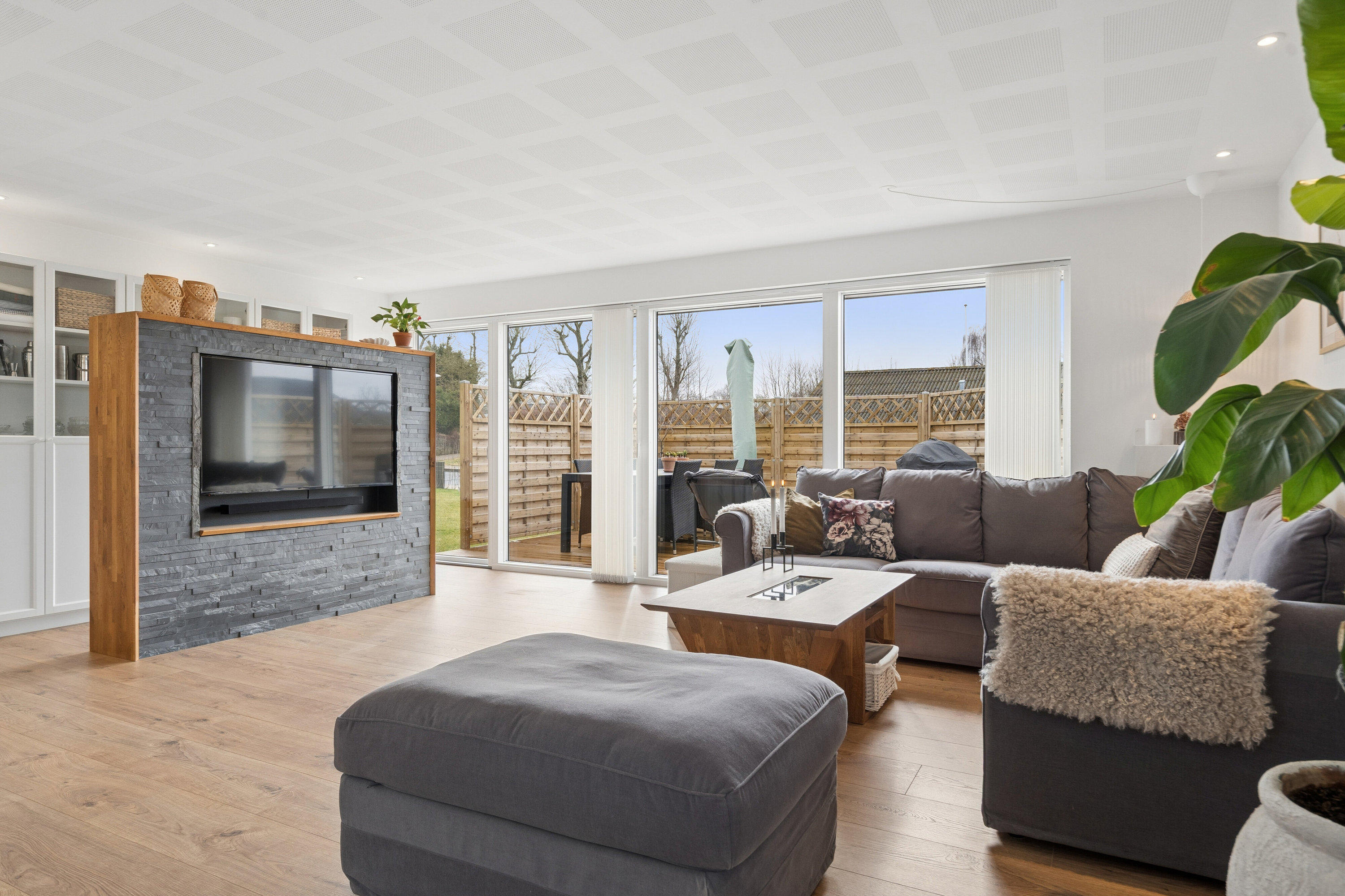 Fremhævet stue billede i fuldskærmstilstand. Billede af Toftevej 1, 6040 Egtved