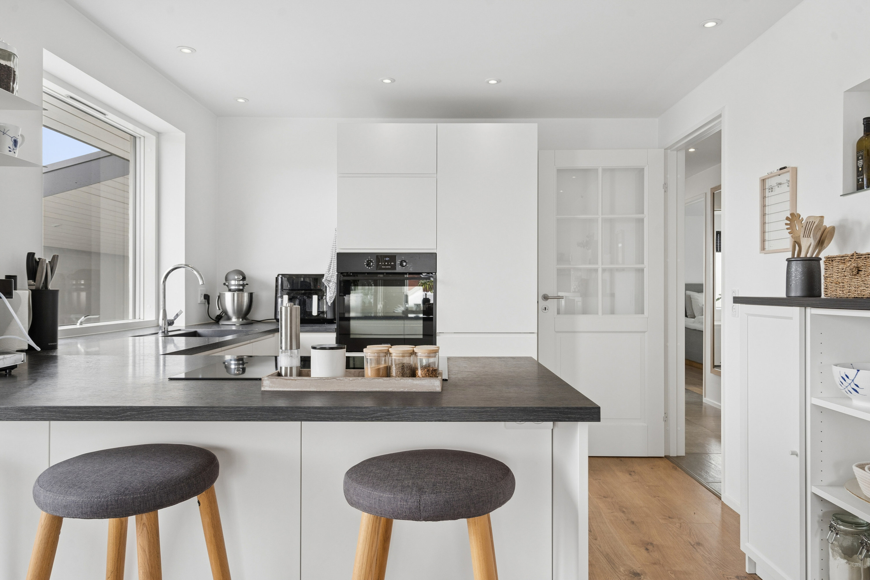 Fremhævet køkken billede i fuldskærmstilstand. Billede af Toftevej 1, 6040 Egtved