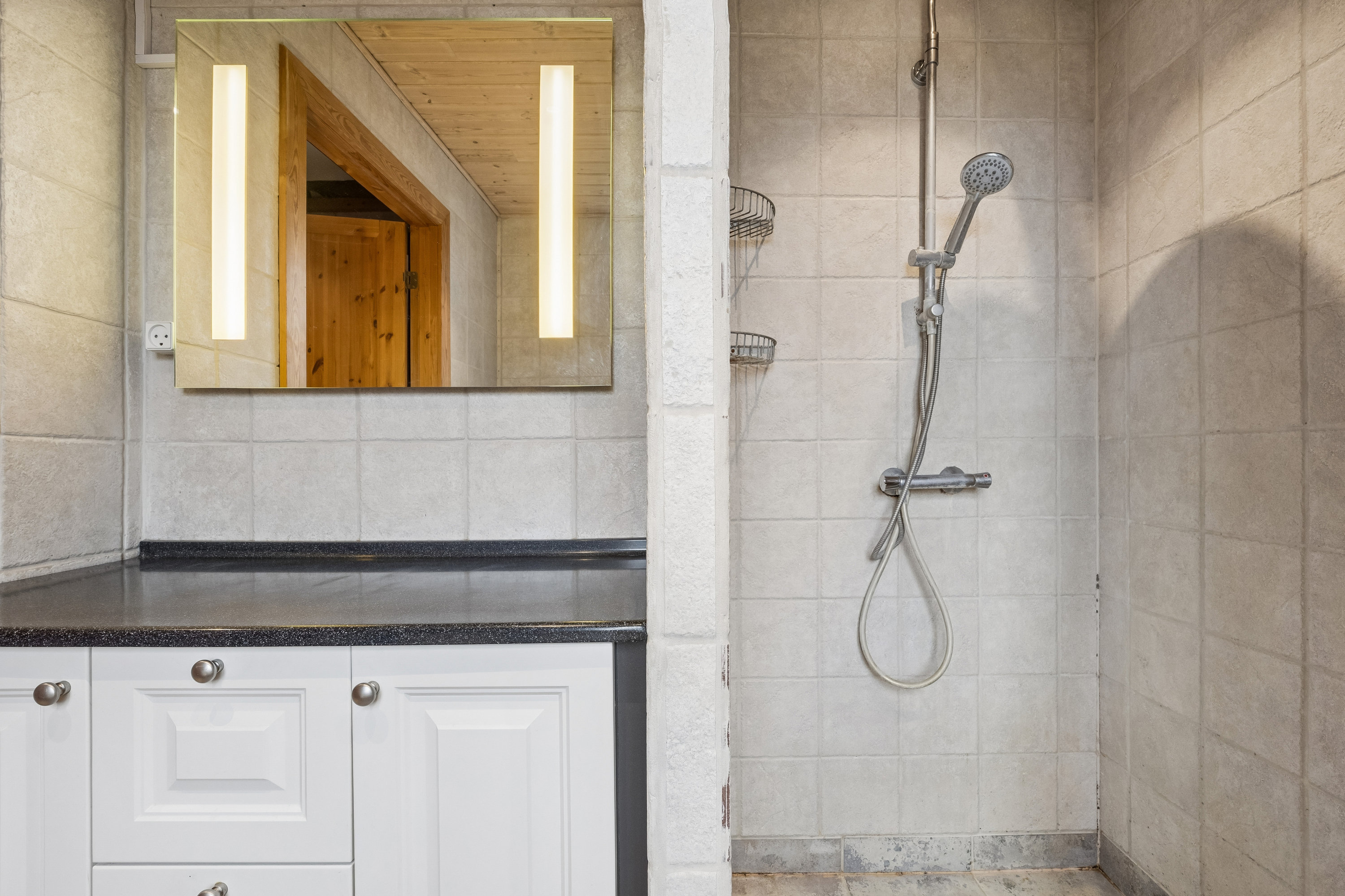 Fremhævet badeværelse billede i fuldskærmstilstand. Billede af Søndergade 20, Kirke Helsinge, 4281 Gørlev