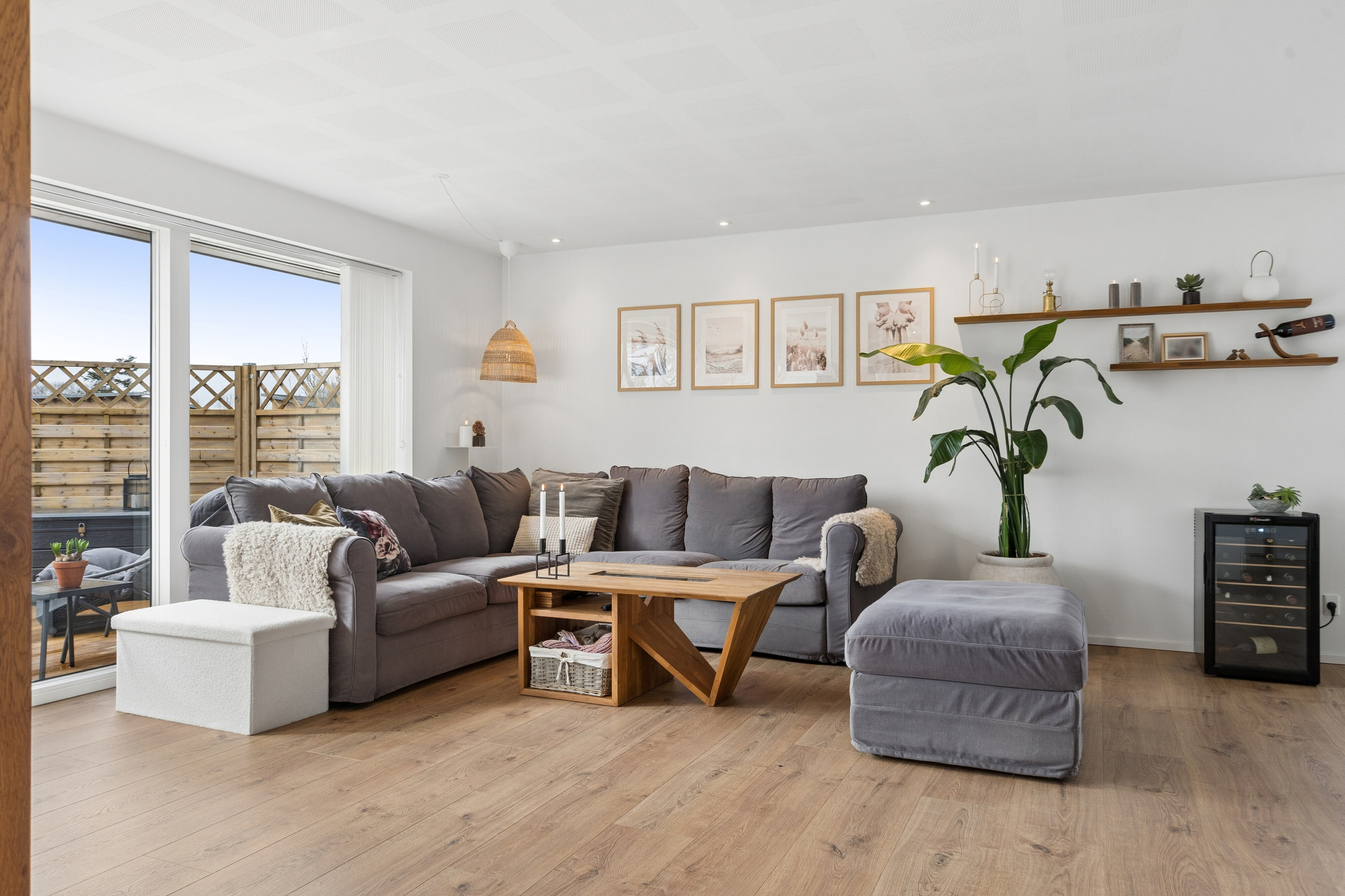 Fremhævet stue billede i fuldskærmstilstand. Billede af Toftevej 1, 6040 Egtved