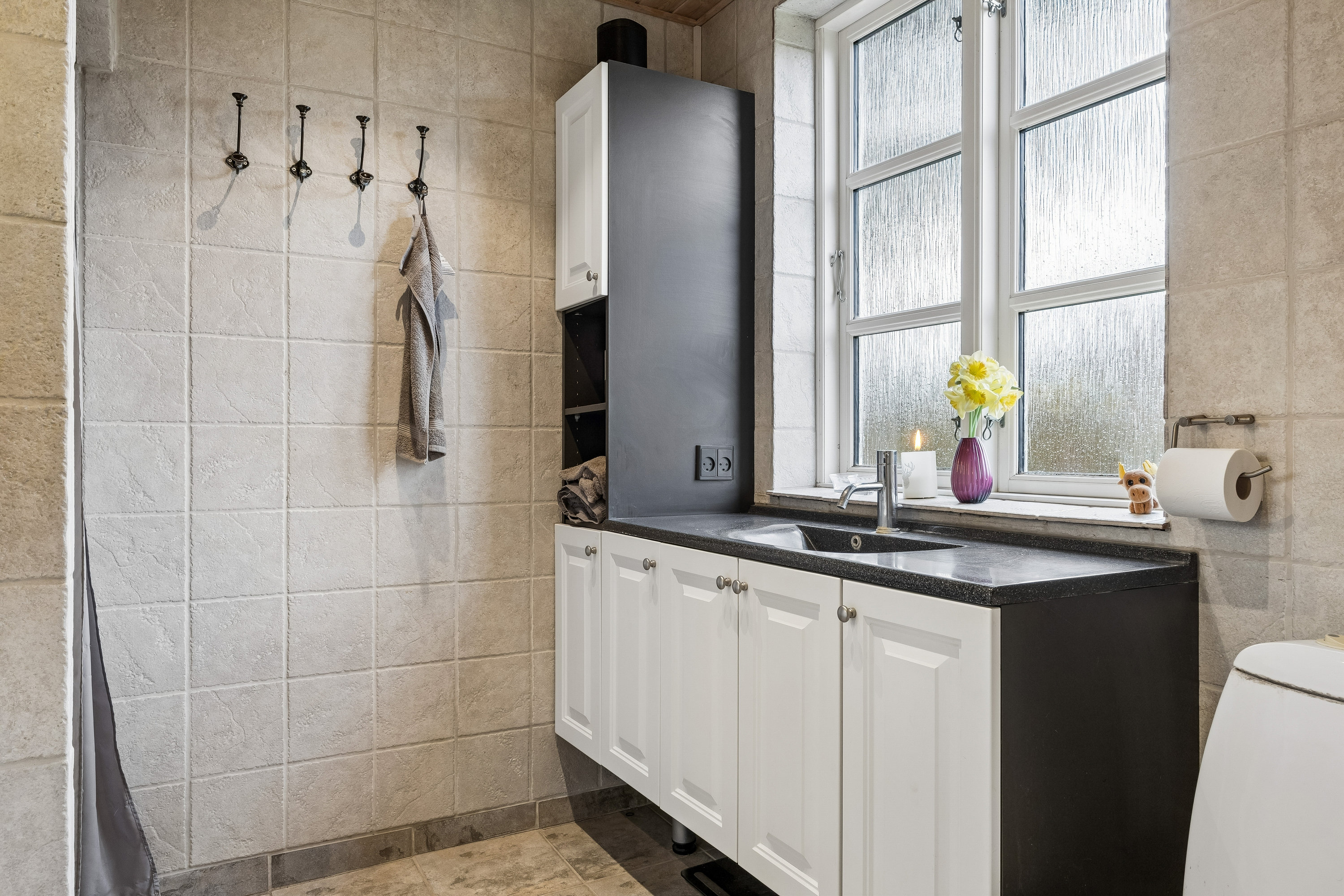 Fremhævet badeværelse billede i fuldskærmstilstand. Billede af Søndergade 20, Kirke Helsinge, 4281 Gørlev