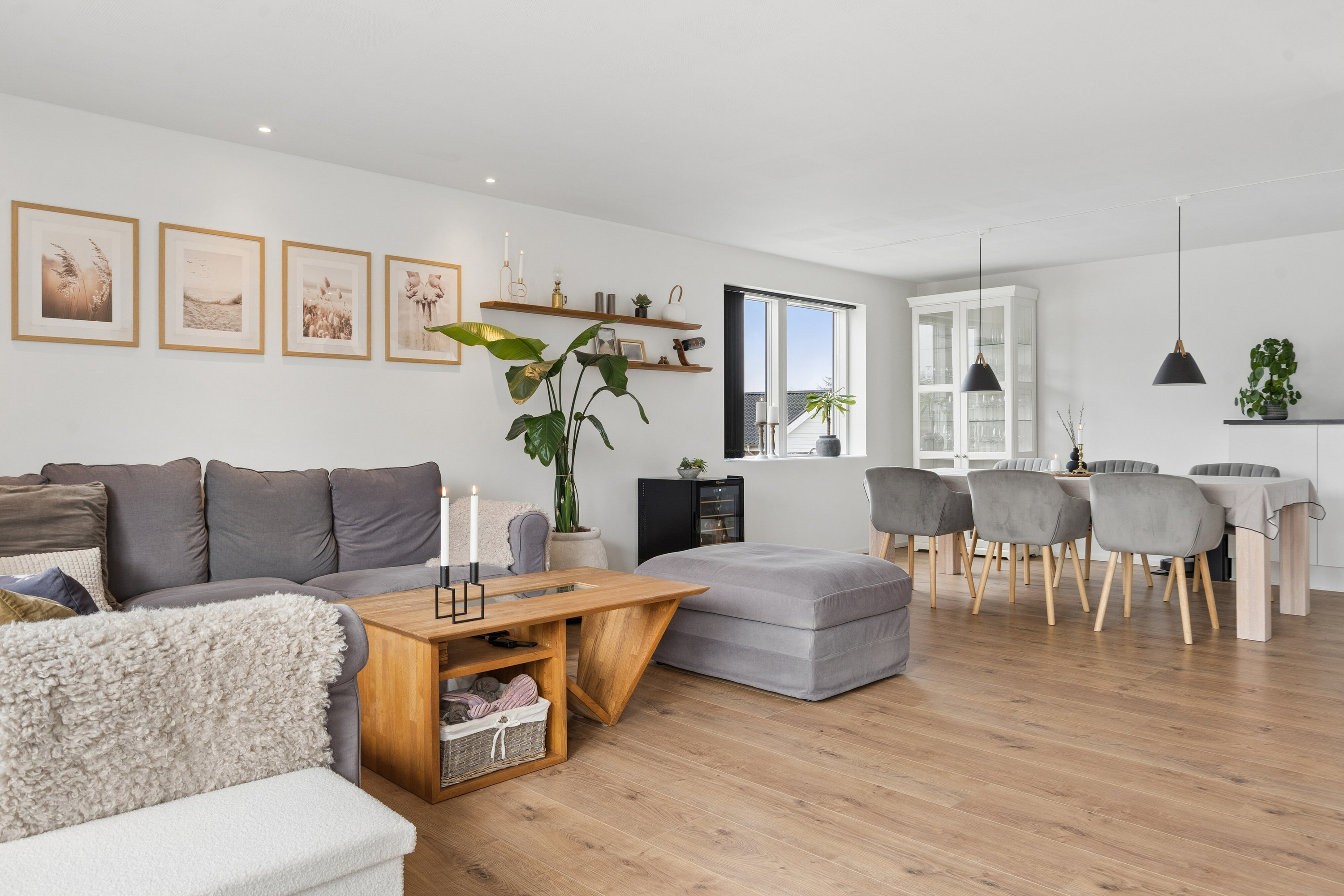 Fremhævet stue billede i fuldskærmstilstand. Billede af Toftevej 1, 6040 Egtved