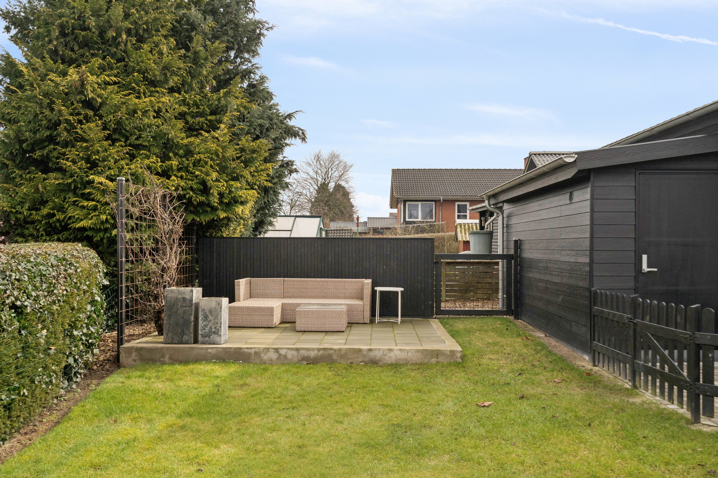 Fremhævet set fra haven billede i fuldskærmstilstand. Billede af Toftevej 1, 6040 Egtved