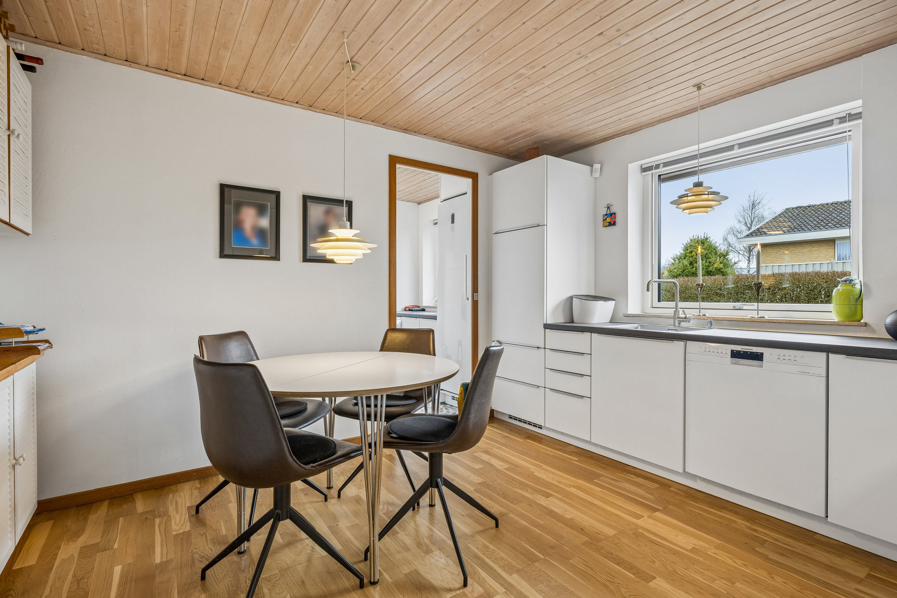 Fremhævet stue billede i fuldskærmstilstand. Billede af Rugvænget 14, 4270 Høng