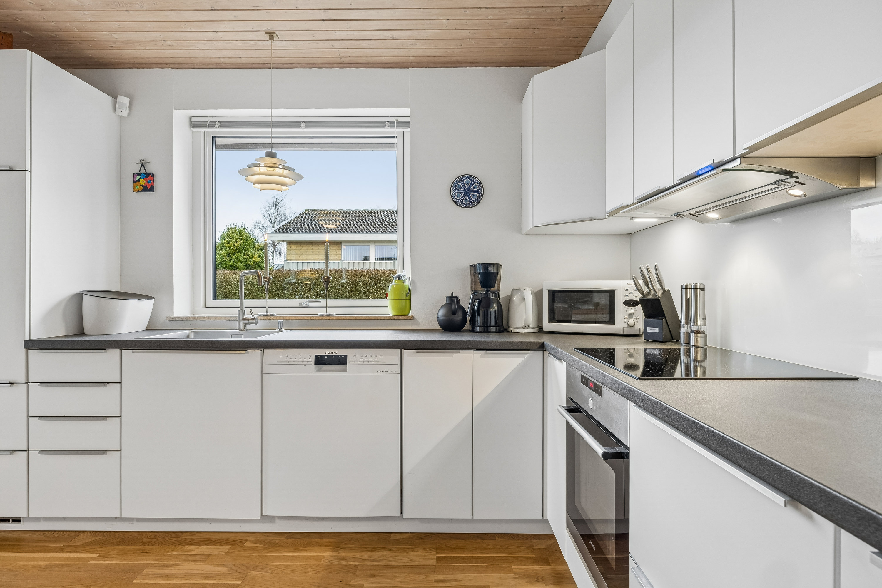 Fremhævet køkken billede i fuldskærmstilstand. Billede af Rugvænget 14, 4270 Høng