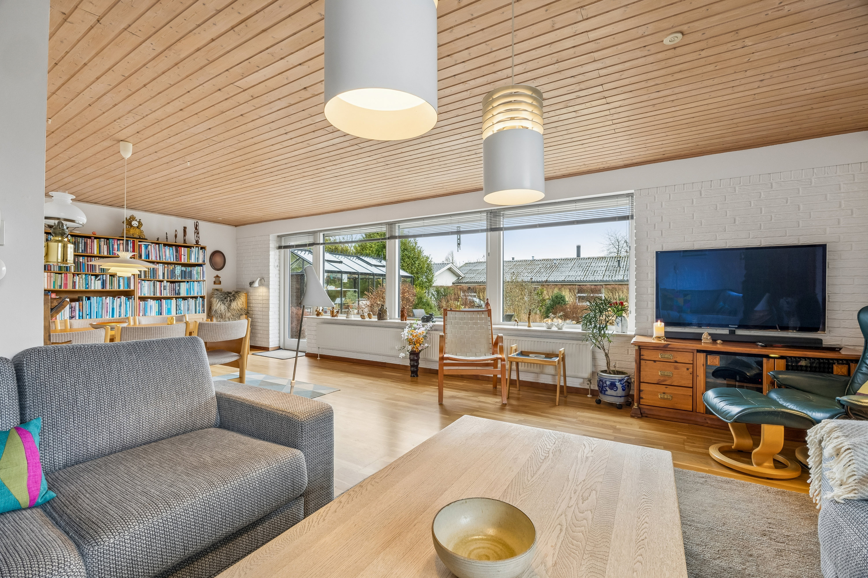 Fremhævet stue billede i fuldskærmstilstand. Billede af Rugvænget 14, 4270 Høng