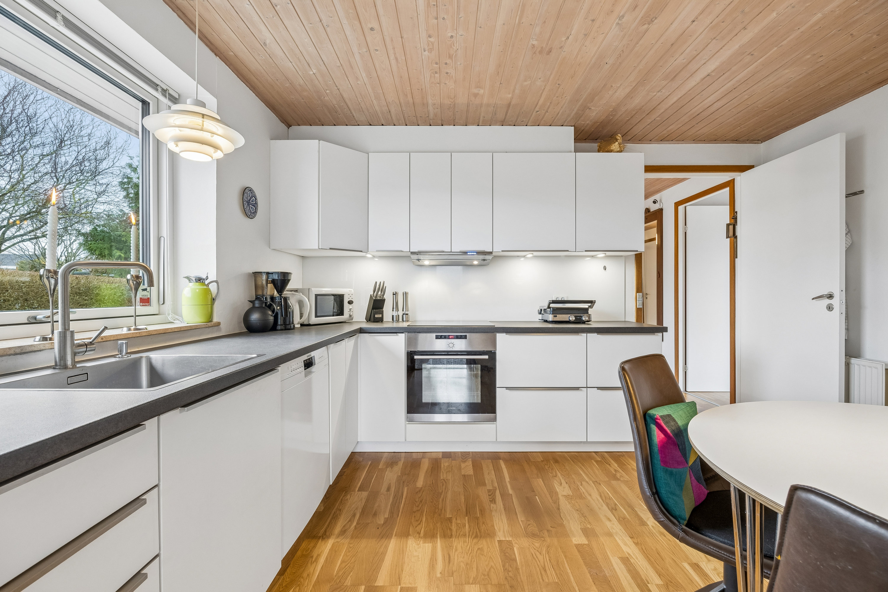 Fremhævet køkken billede i fuldskærmstilstand. Billede af Rugvænget 14, 4270 Høng