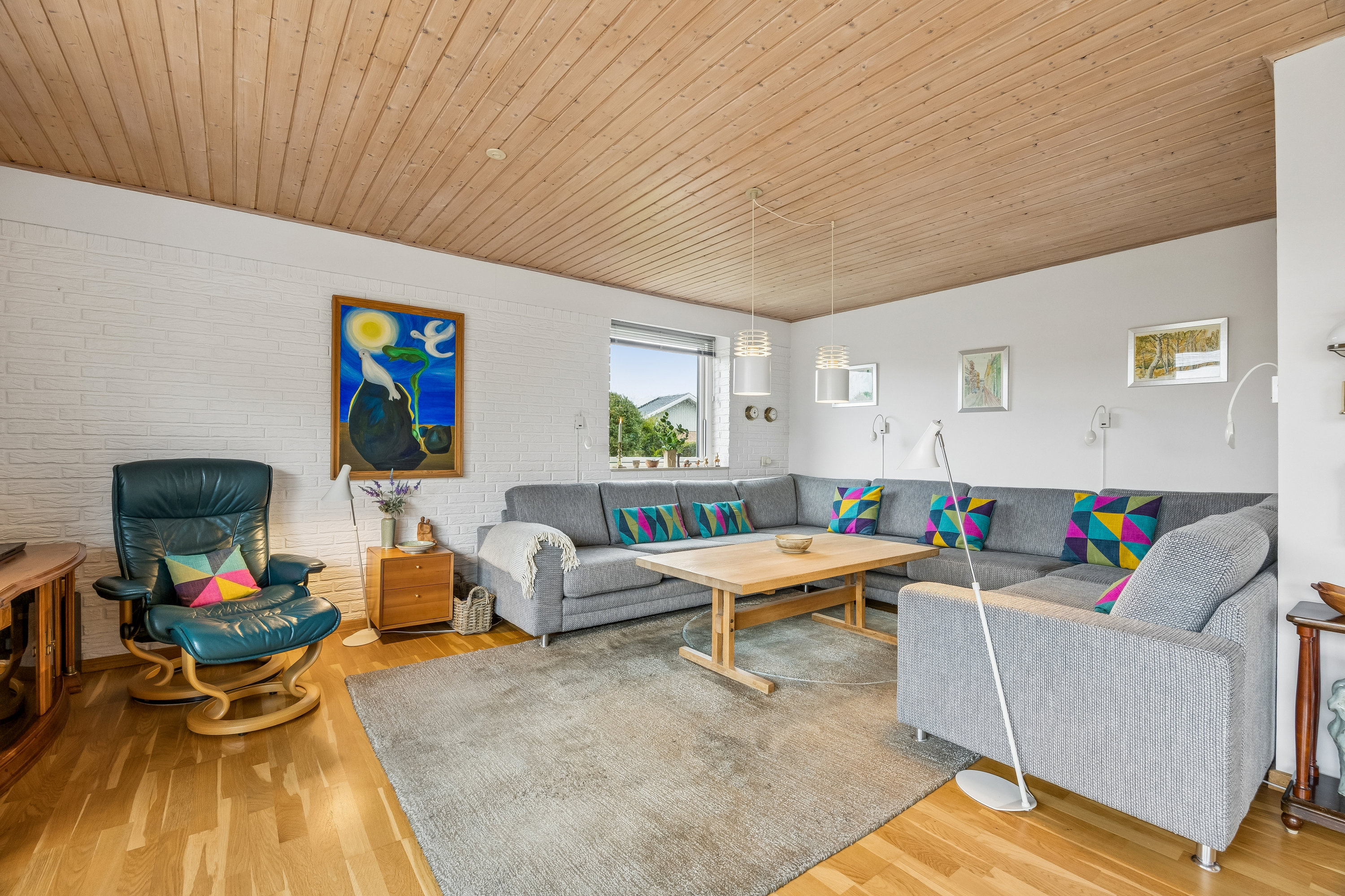 Fremhævet stue billede i fuldskærmstilstand. Billede af Rugvænget 14, 4270 Høng