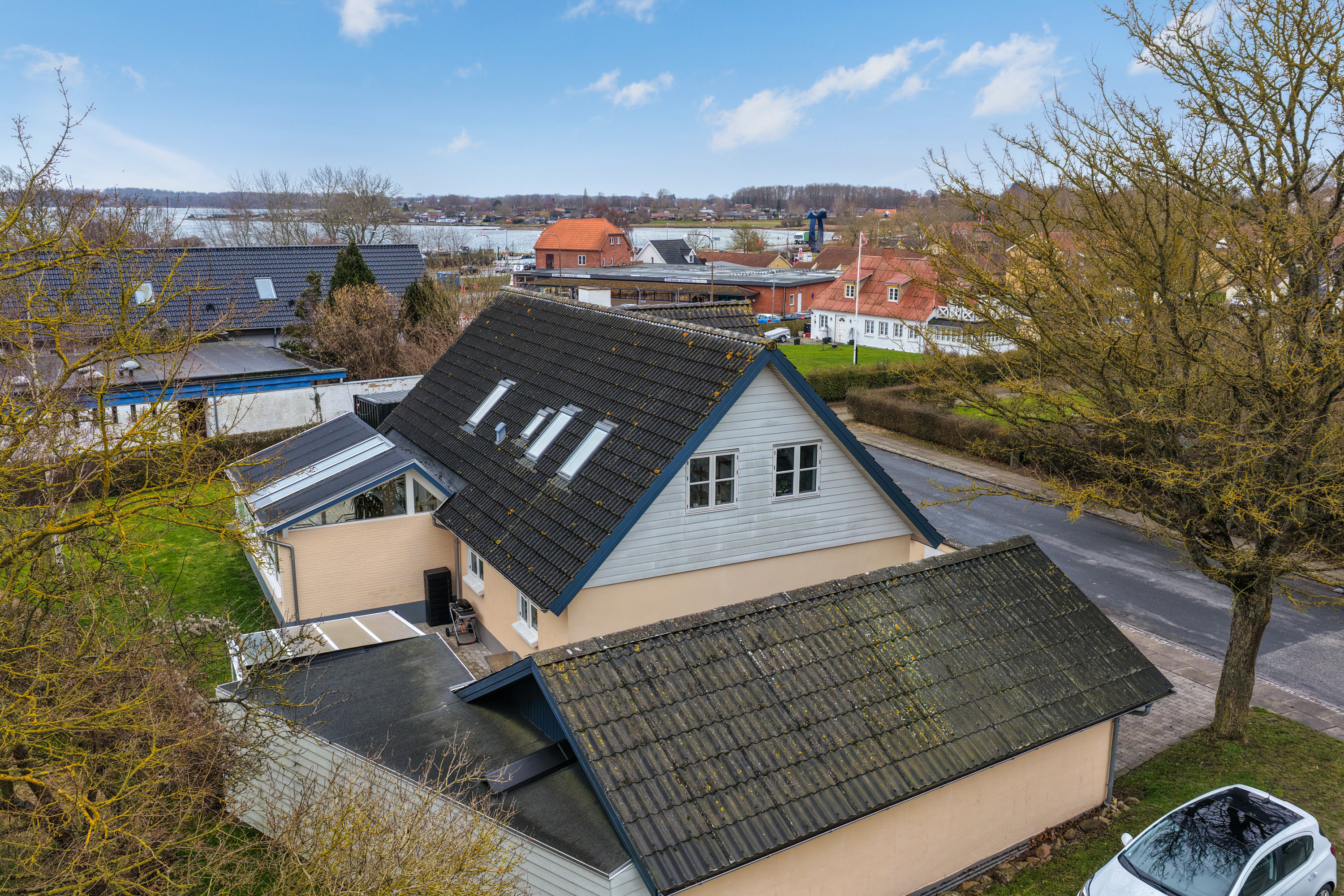 Fremhævet facade billede i fuldskærmstilstand. Billede af Nørregade 9, 5330 Munkebo