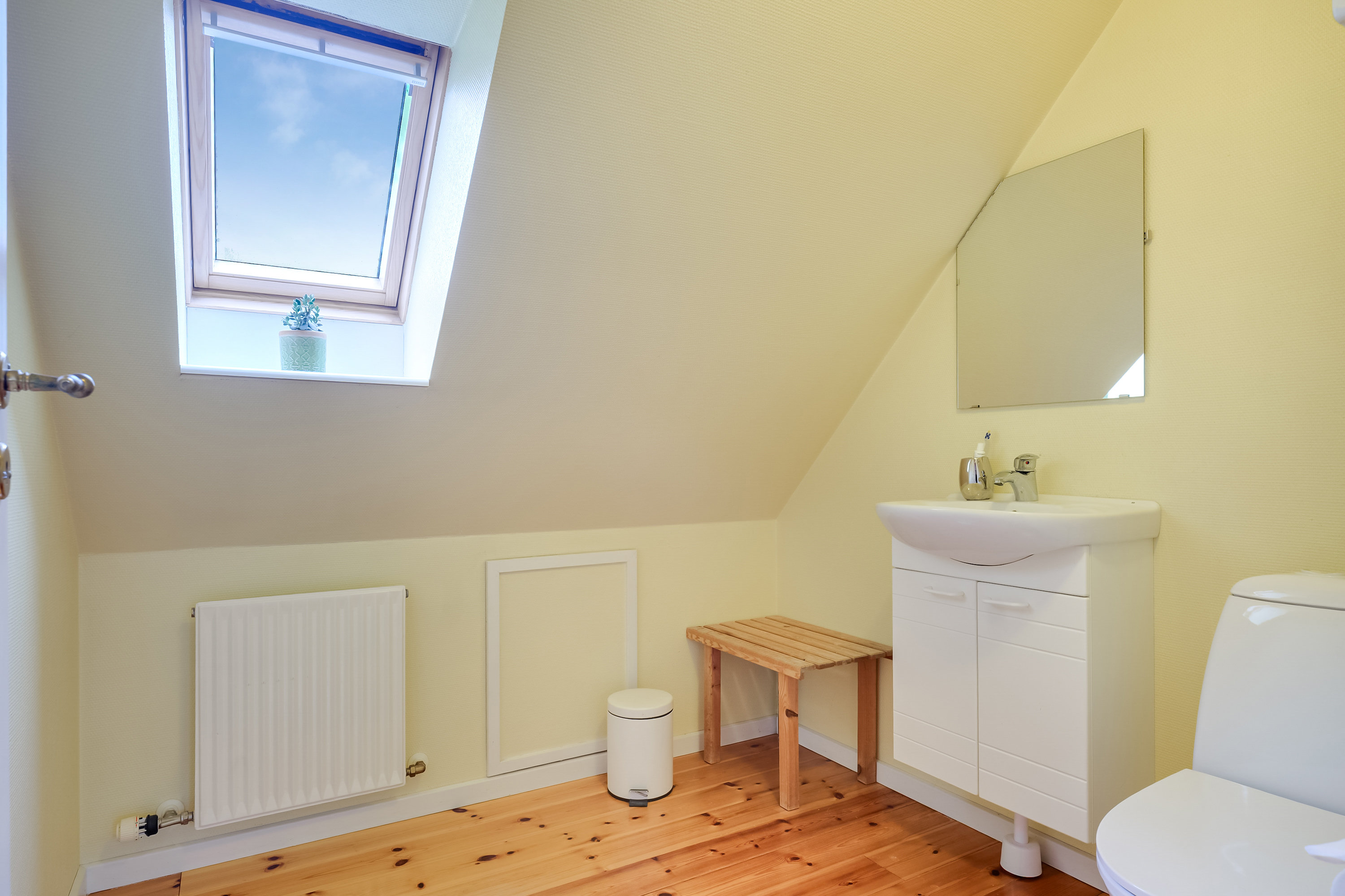 Fremhævet badeværelse billede i fuldskærmstilstand. Billede af Nørregade 9, 5330 Munkebo