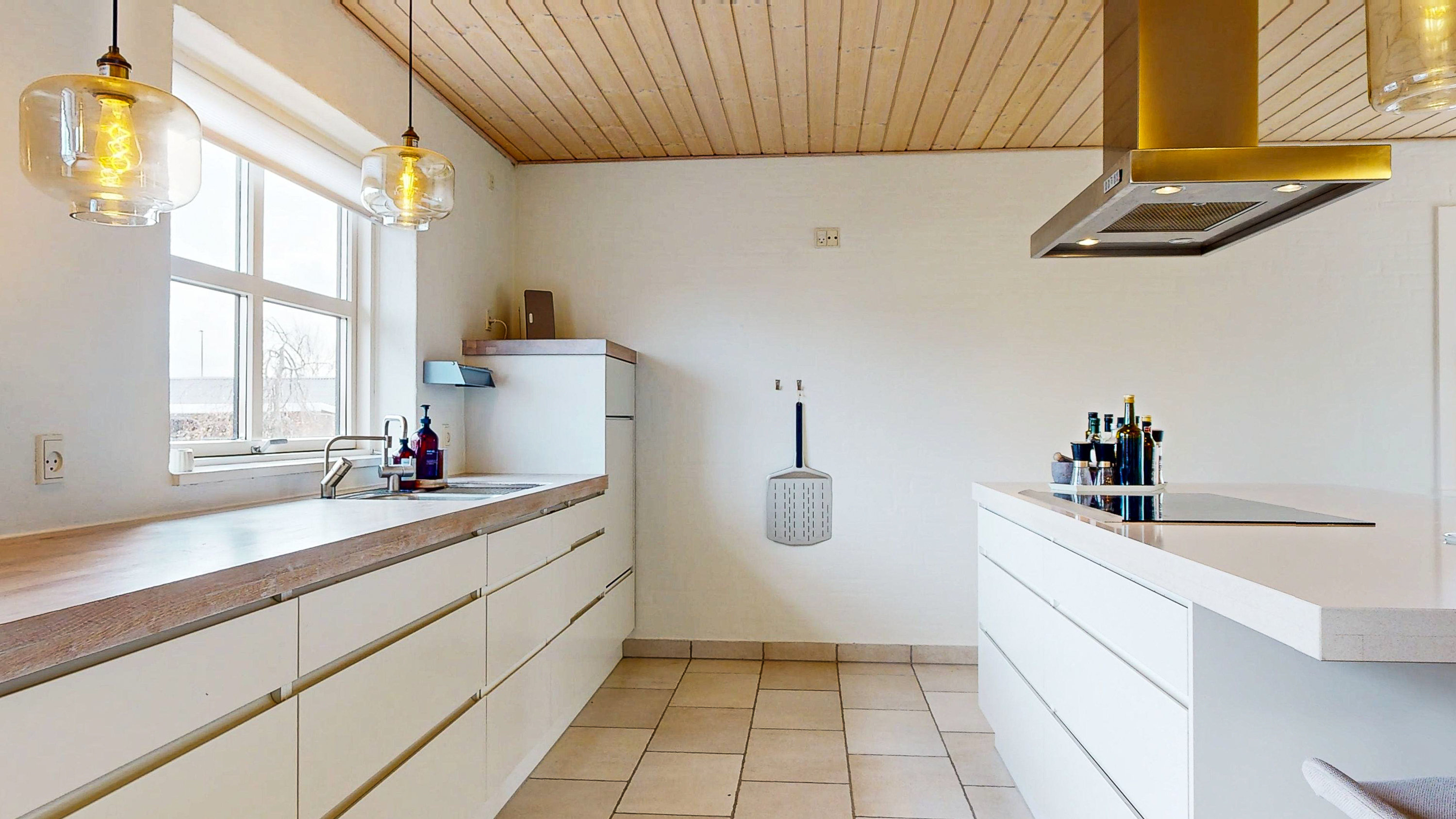 Fremhævet køkken billede i fuldskærmstilstand. Billede af Solbakken 4, Mønsted, 8800 Viborg