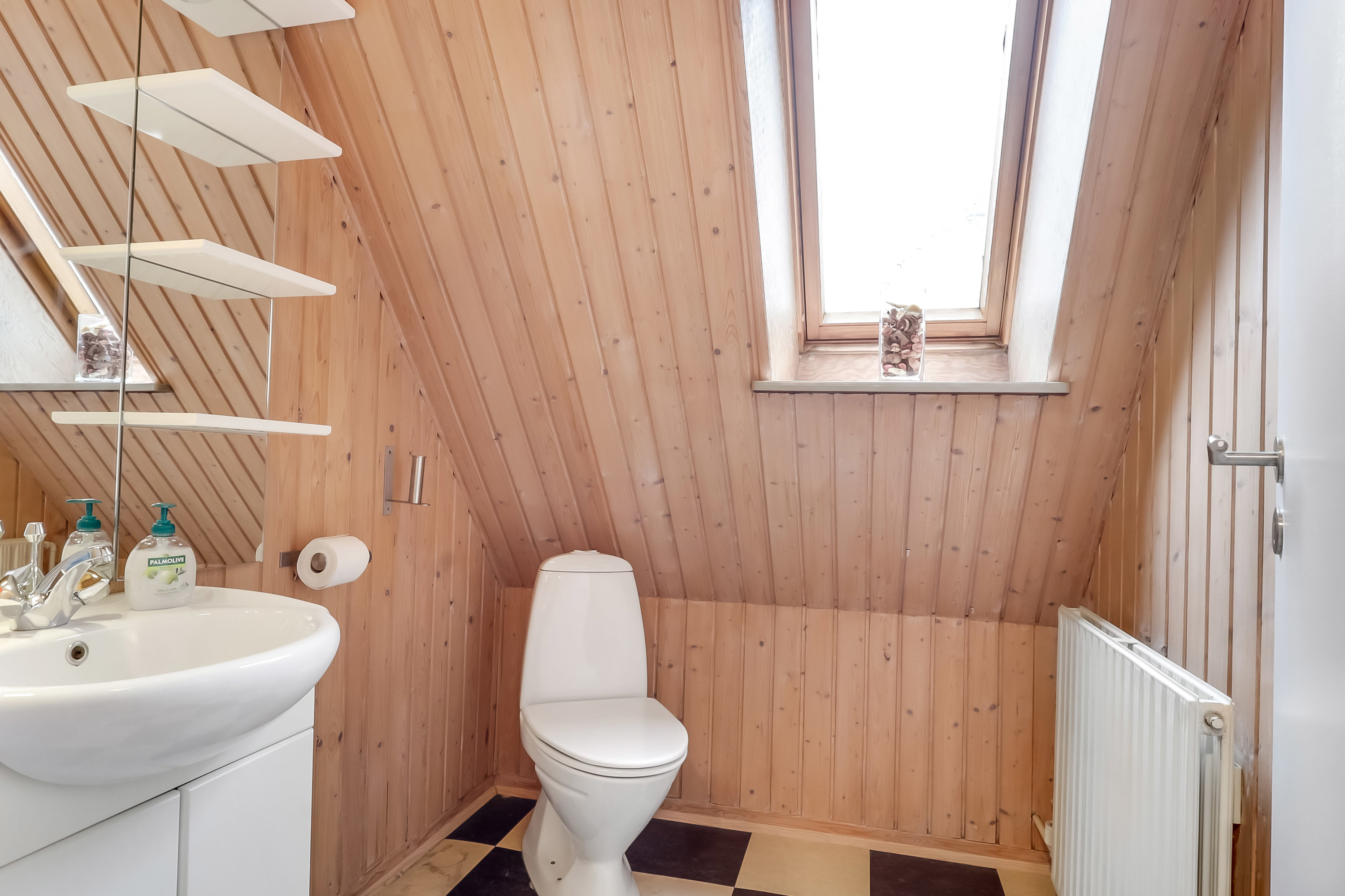 Fremhævet toilet billede i fuldskærmstilstand. Billede af Søndergade 3, 5970 Ærøskøbing