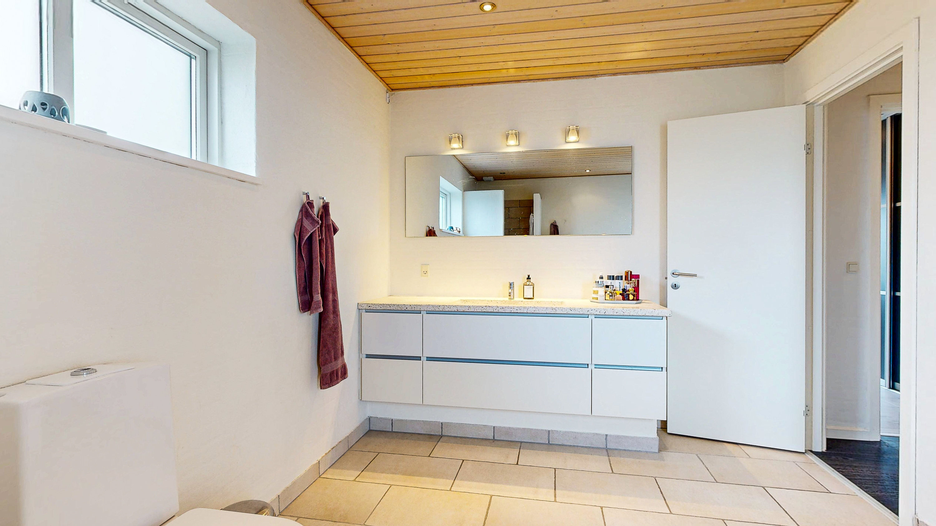 Fremhævet badeværelse billede i fuldskærmstilstand. Billede af Solbakken 4, Mønsted, 8800 Viborg