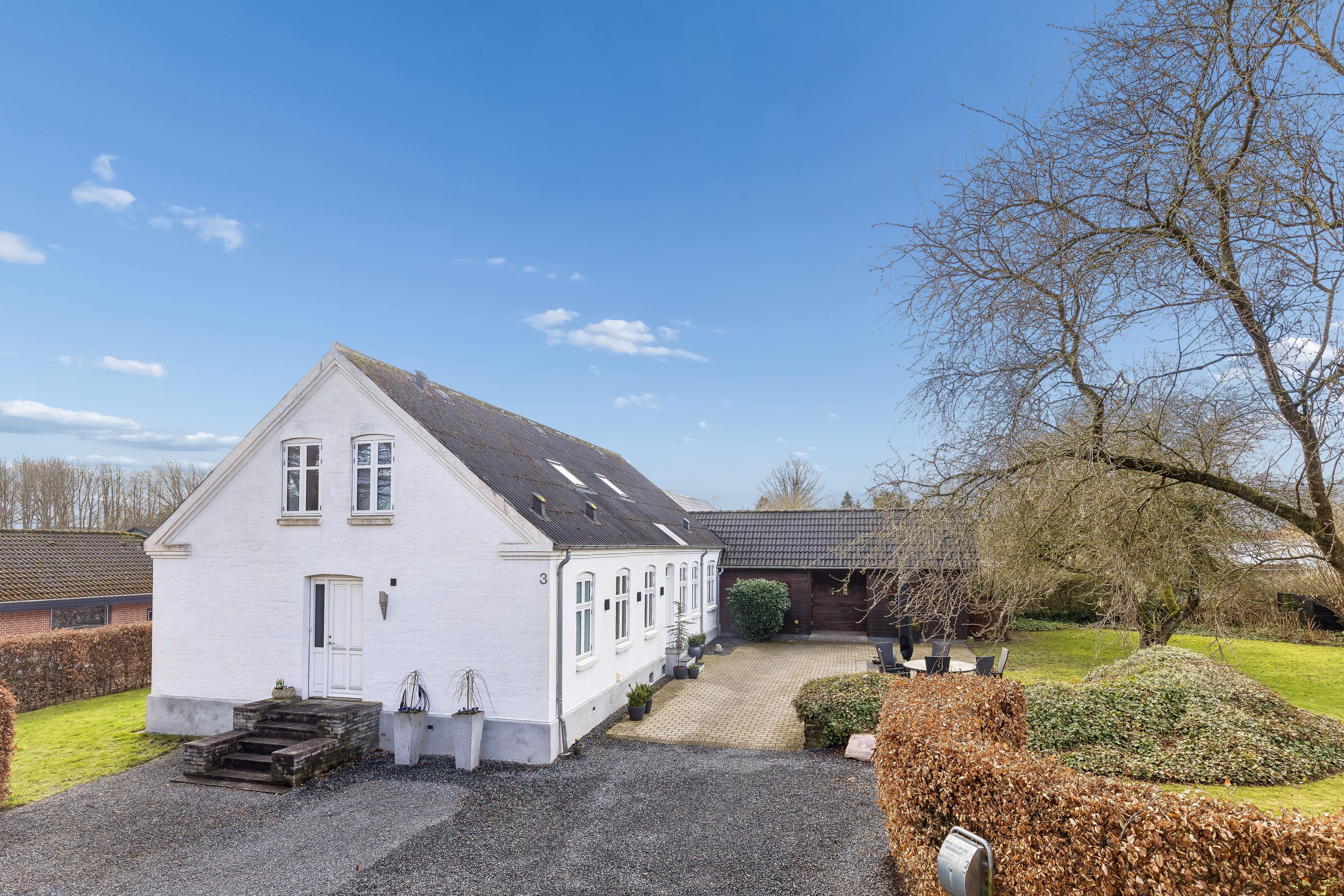 Villa: Ejendommen på Enggade 3, 8723 Løsning