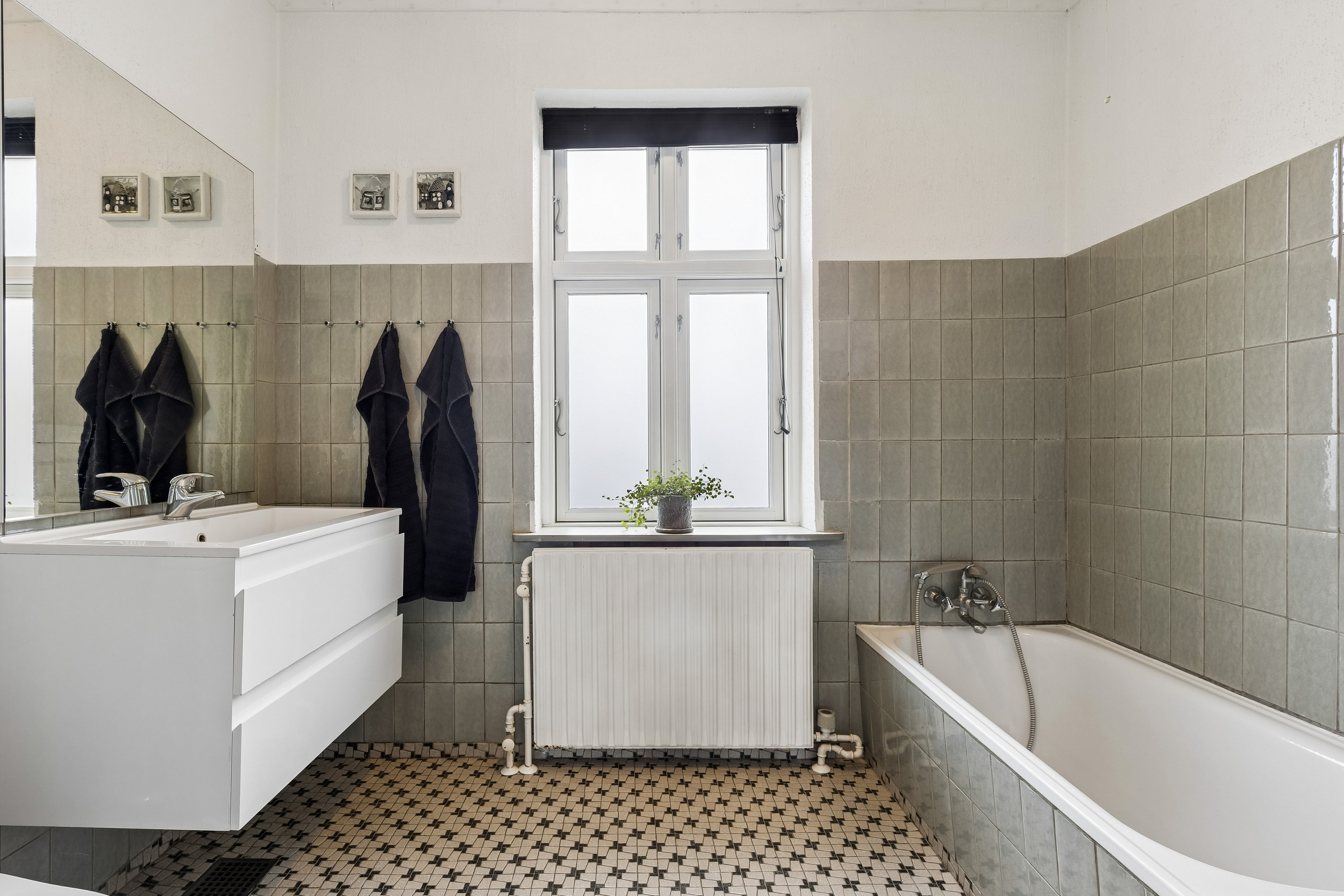 Fremhævet badeværelse billede i fuldskærmstilstand. Billede af Enggade 3, 8723 Løsning