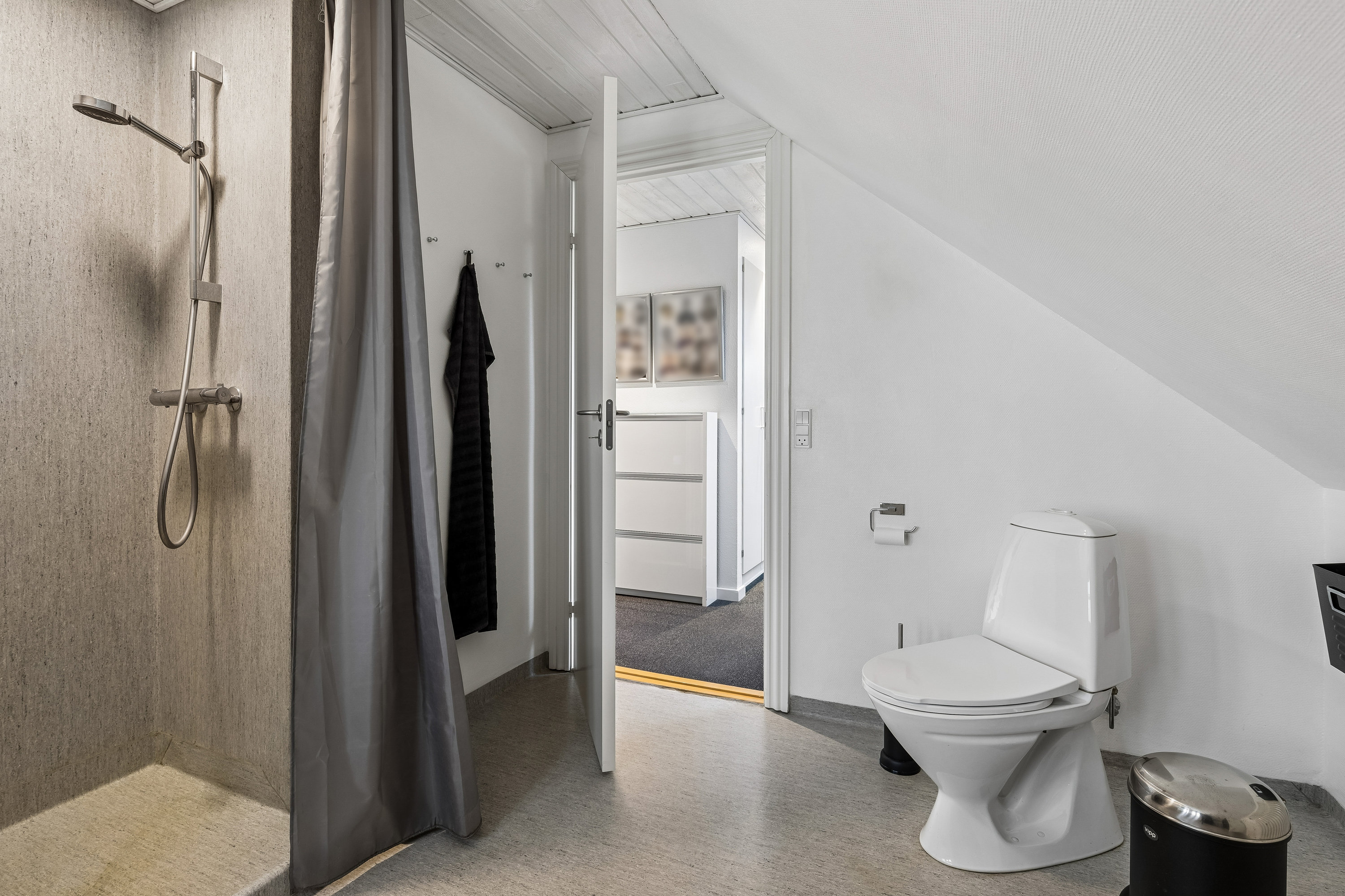 Fremhævet badeværelse billede i fuldskærmstilstand. Billede af Enggade 3, 8723 Løsning