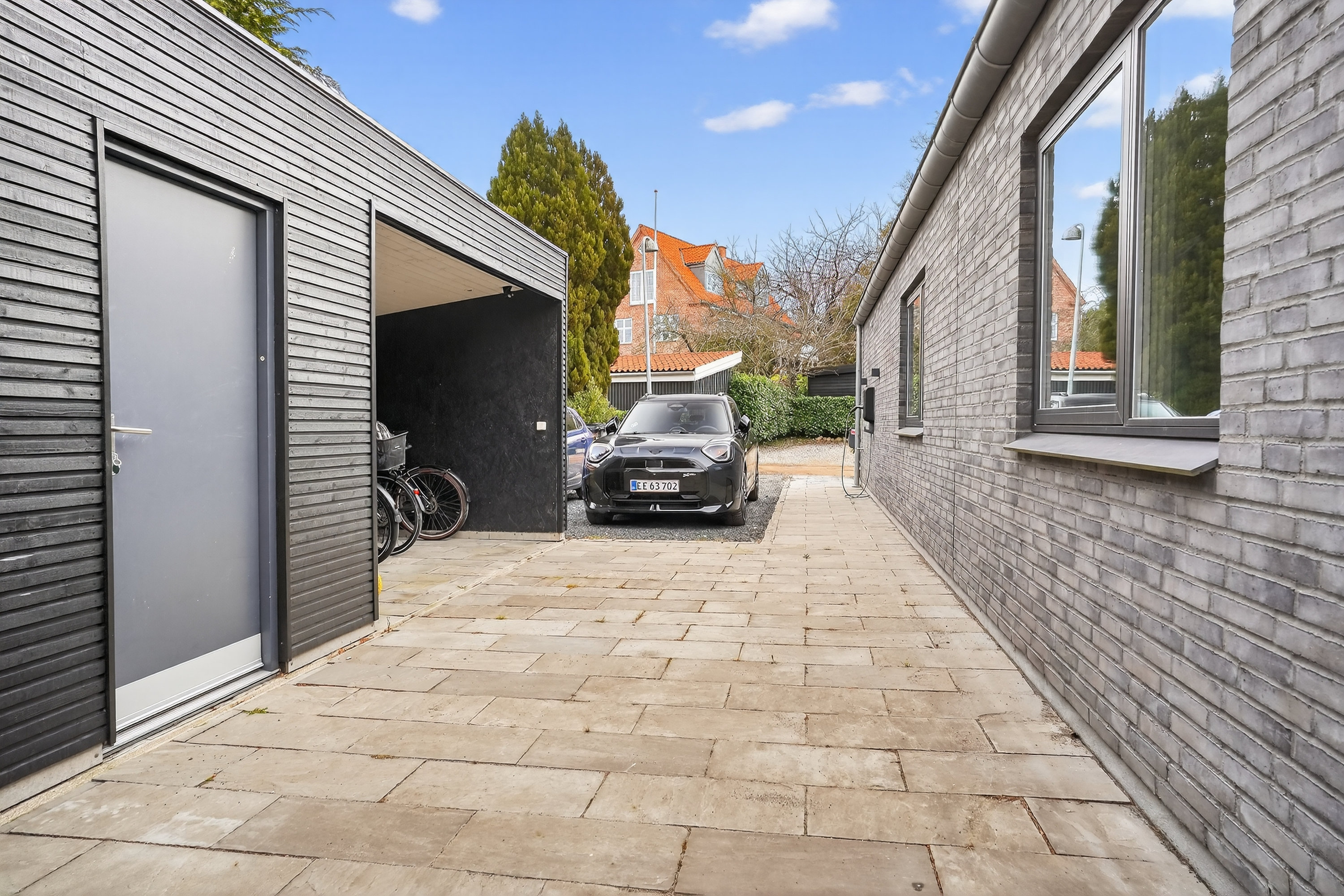 Fremhævet indkørsel billede i fuldskærmstilstand. Billede af Ellevej 6, 3400 Hillerød