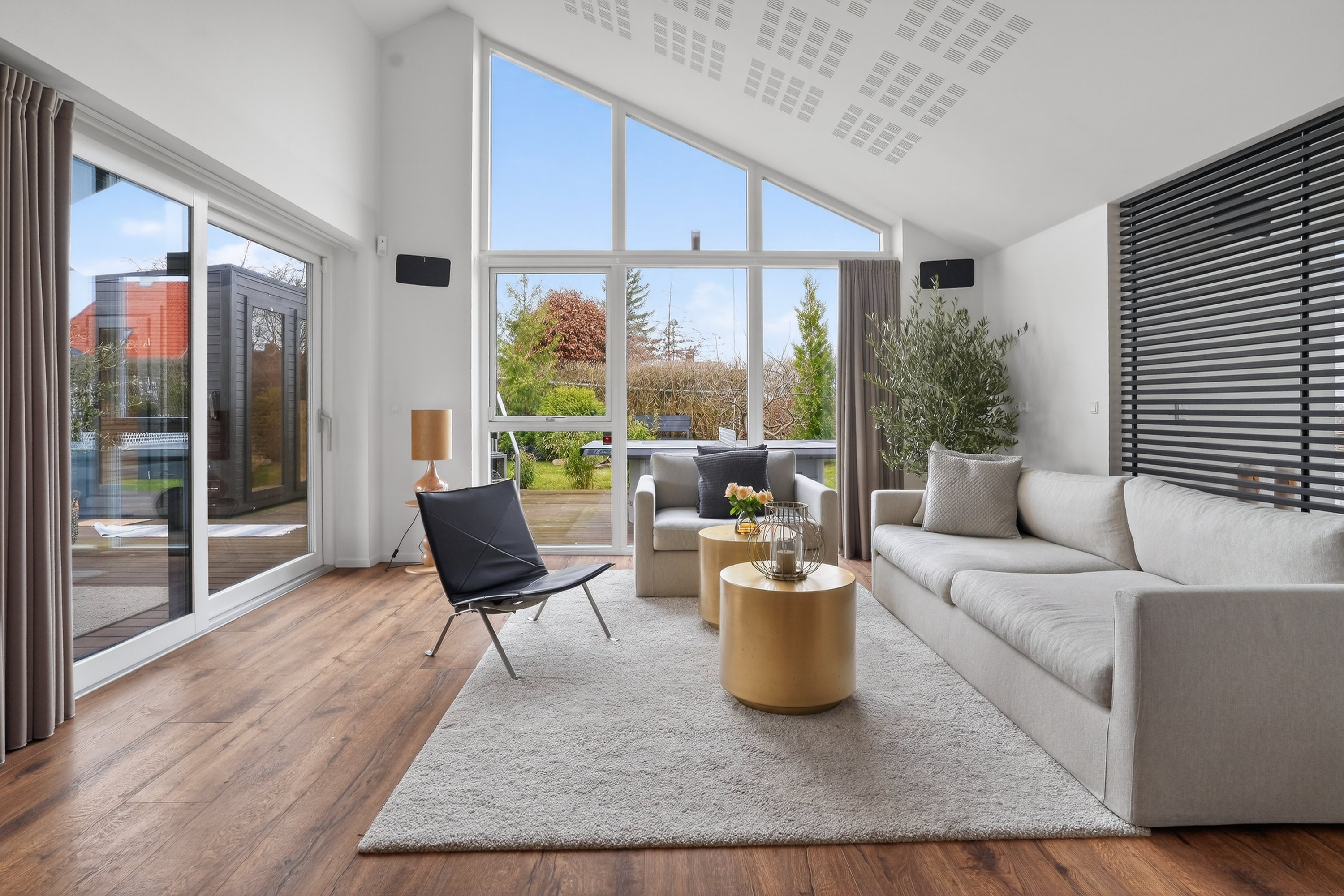 Fremhævet stue billede i fuldskærmstilstand. Billede af Ellevej 6, 3400 Hillerød