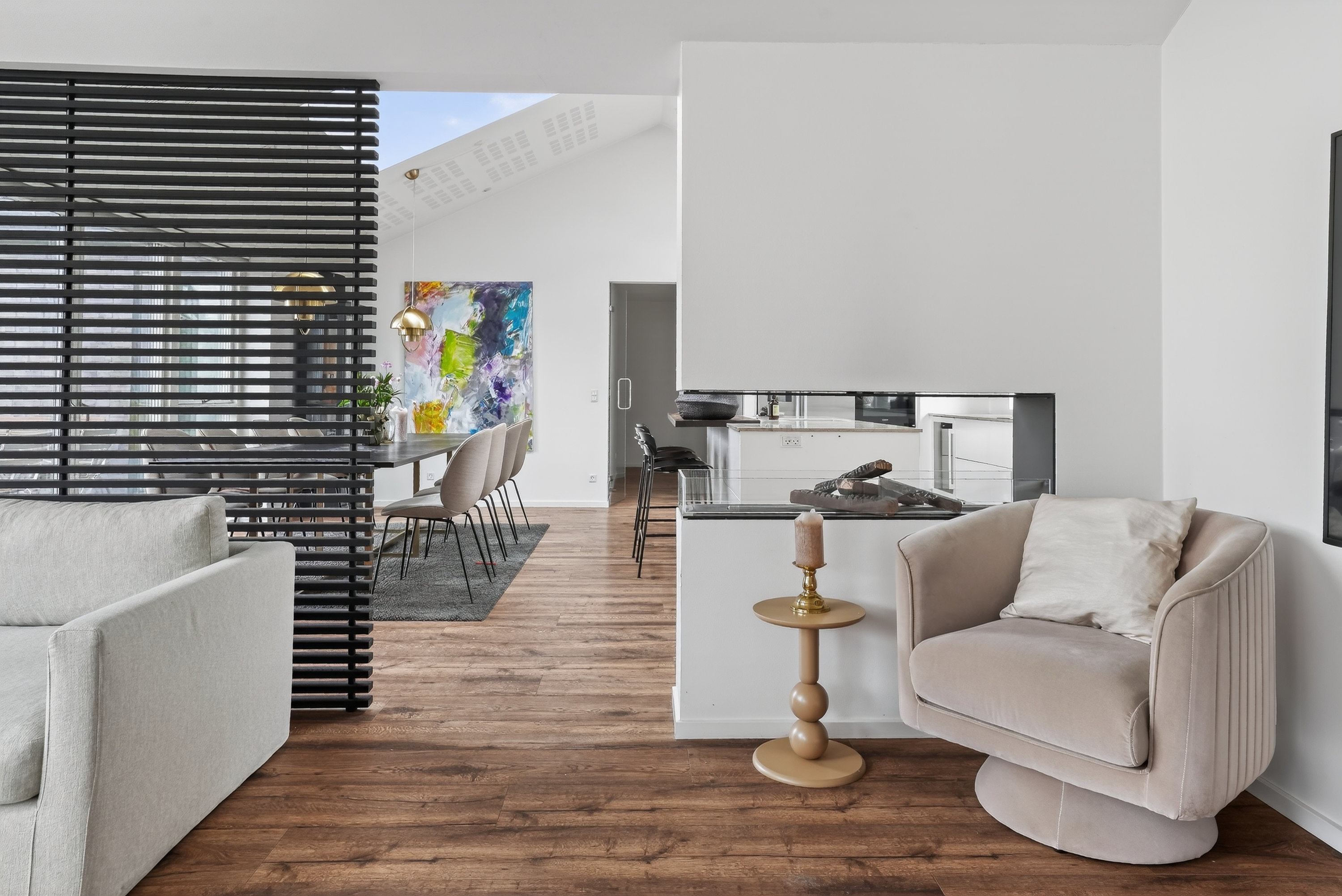 Fremhævet stue billede i fuldskærmstilstand. Billede af Ellevej 6, 3400 Hillerød