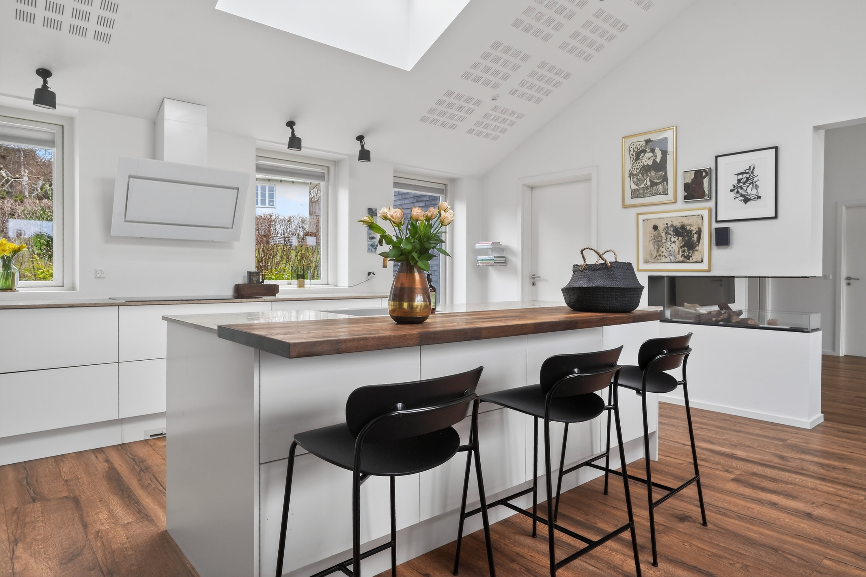 Fremhævet køkken billede i fuldskærmstilstand. Billede af Ellevej 6, 3400 Hillerød