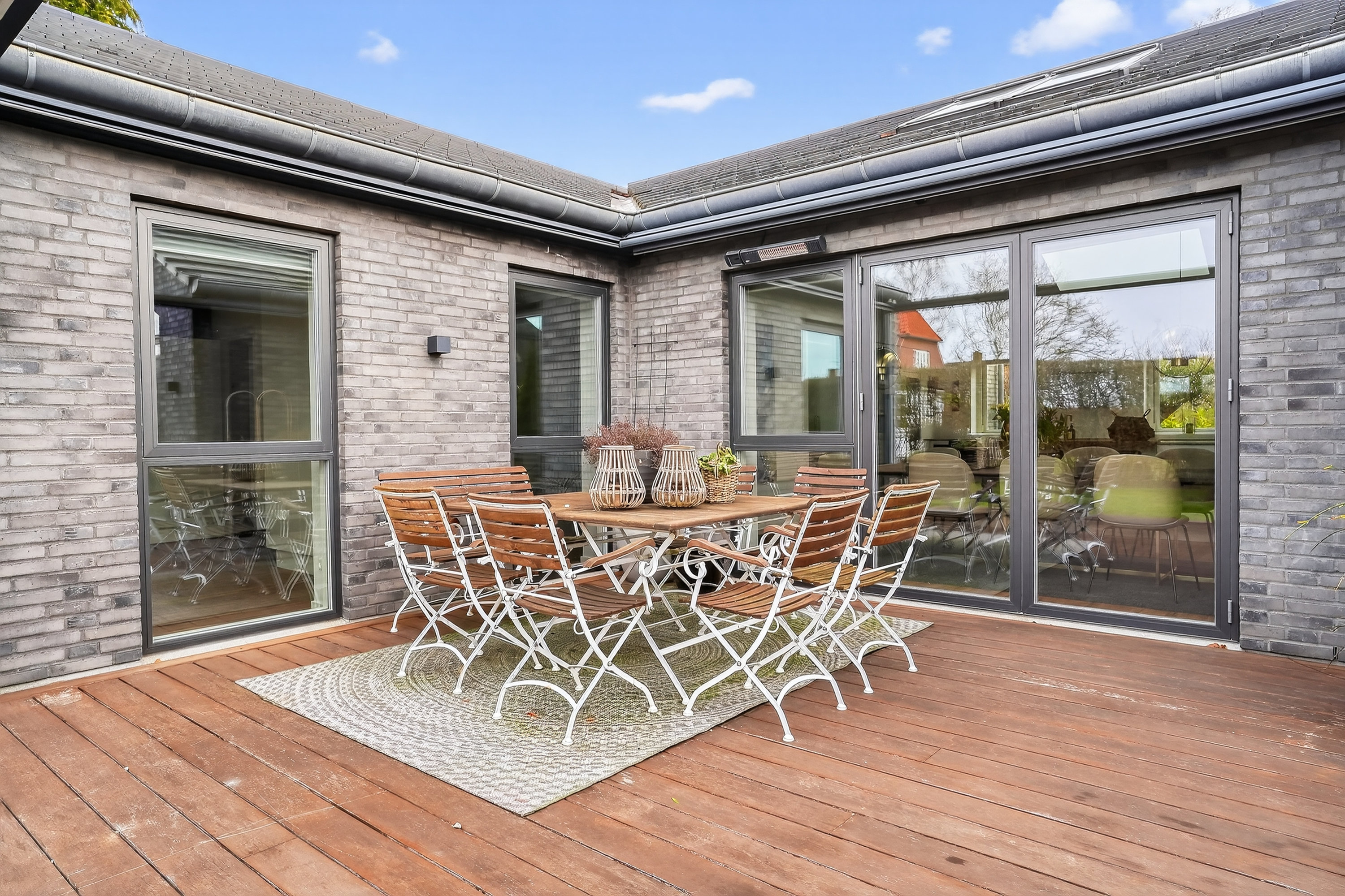 Fremhævet terrasse billede i fuldskærmstilstand. Billede af Ellevej 6, 3400 Hillerød