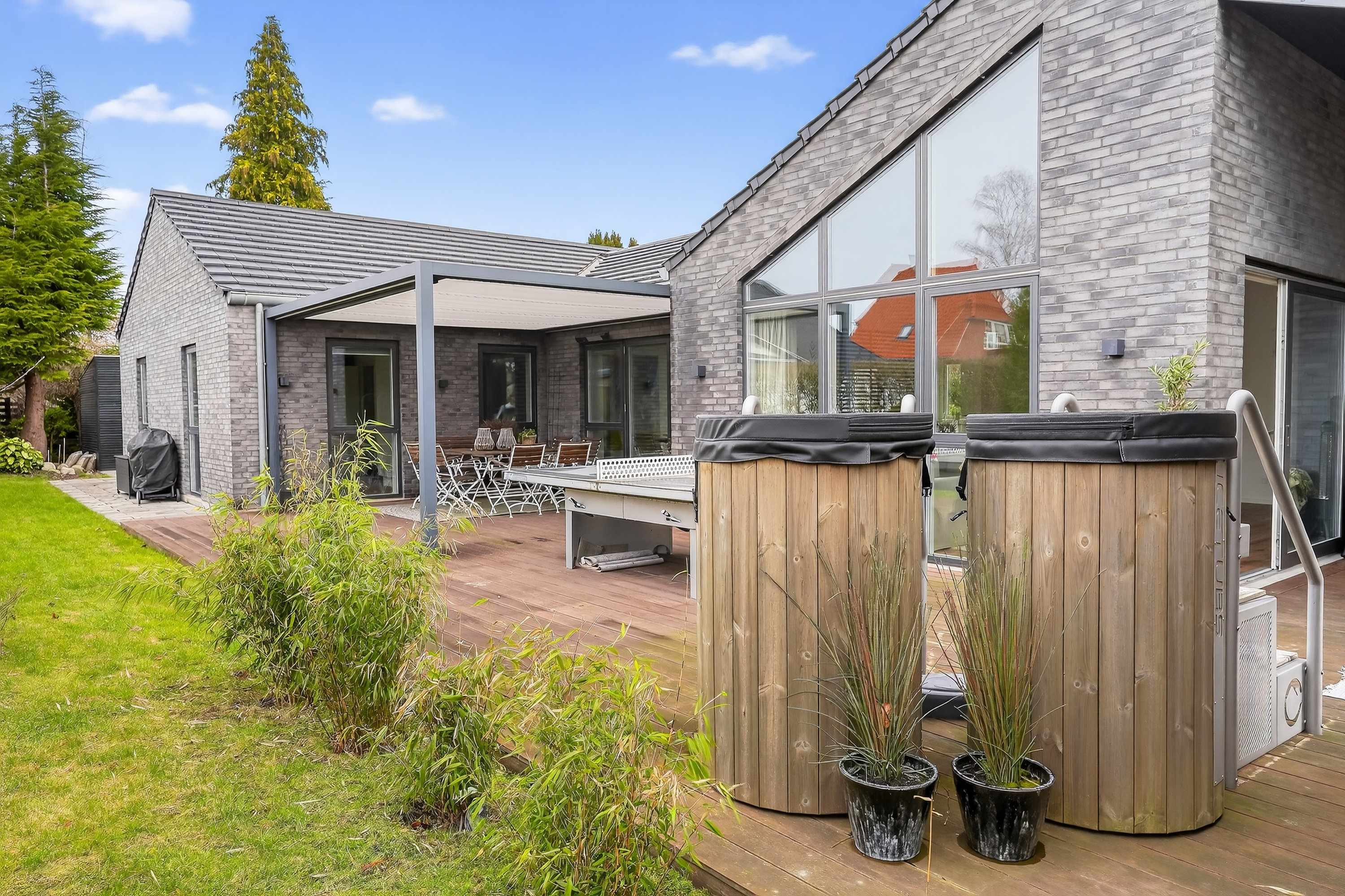 Fremhævet terrasse billede i fuldskærmstilstand. Billede af Ellevej 6, 3400 Hillerød