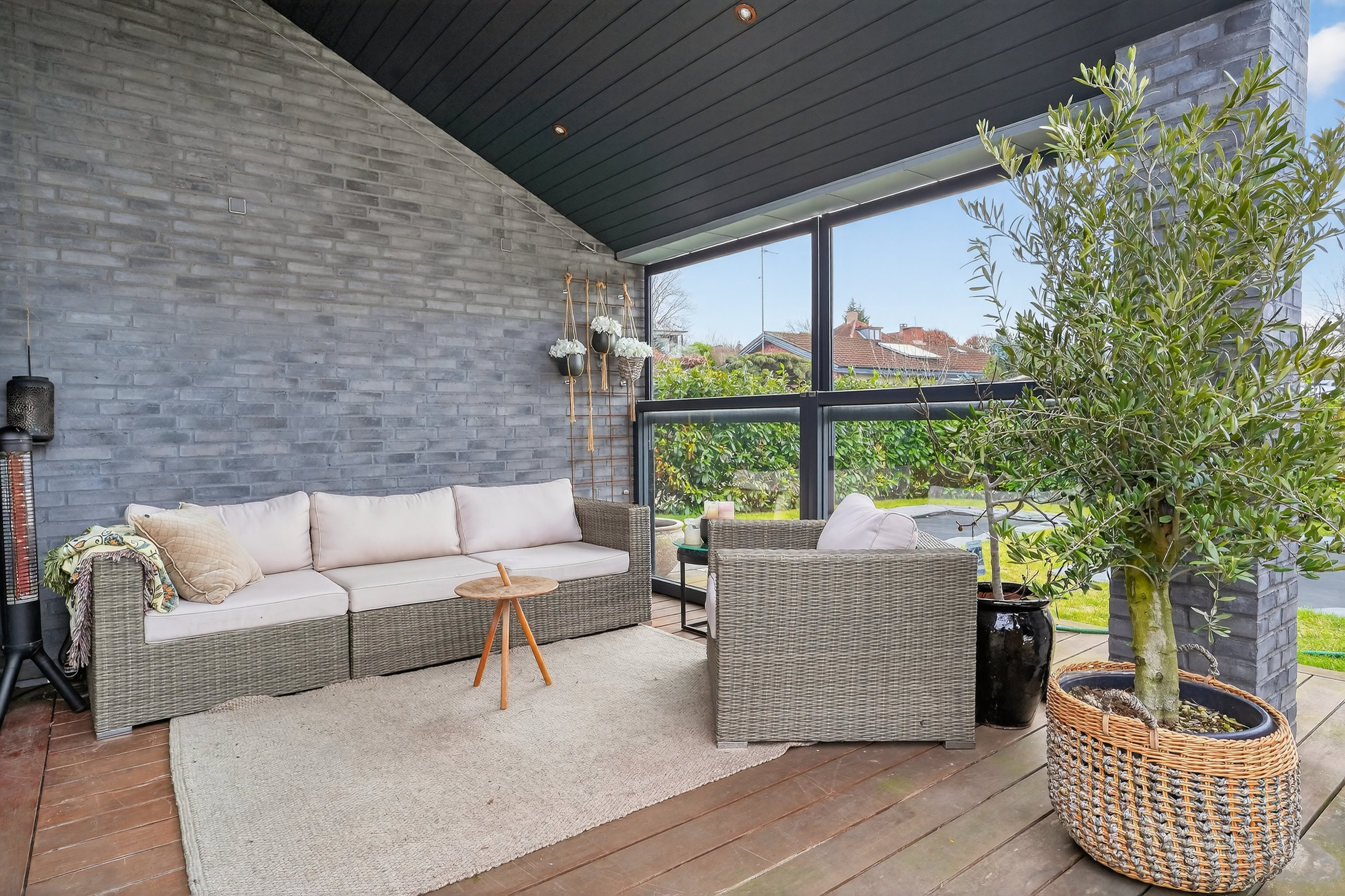 Fremhævet terrasse billede i fuldskærmstilstand. Billede af Ellevej 6, 3400 Hillerød