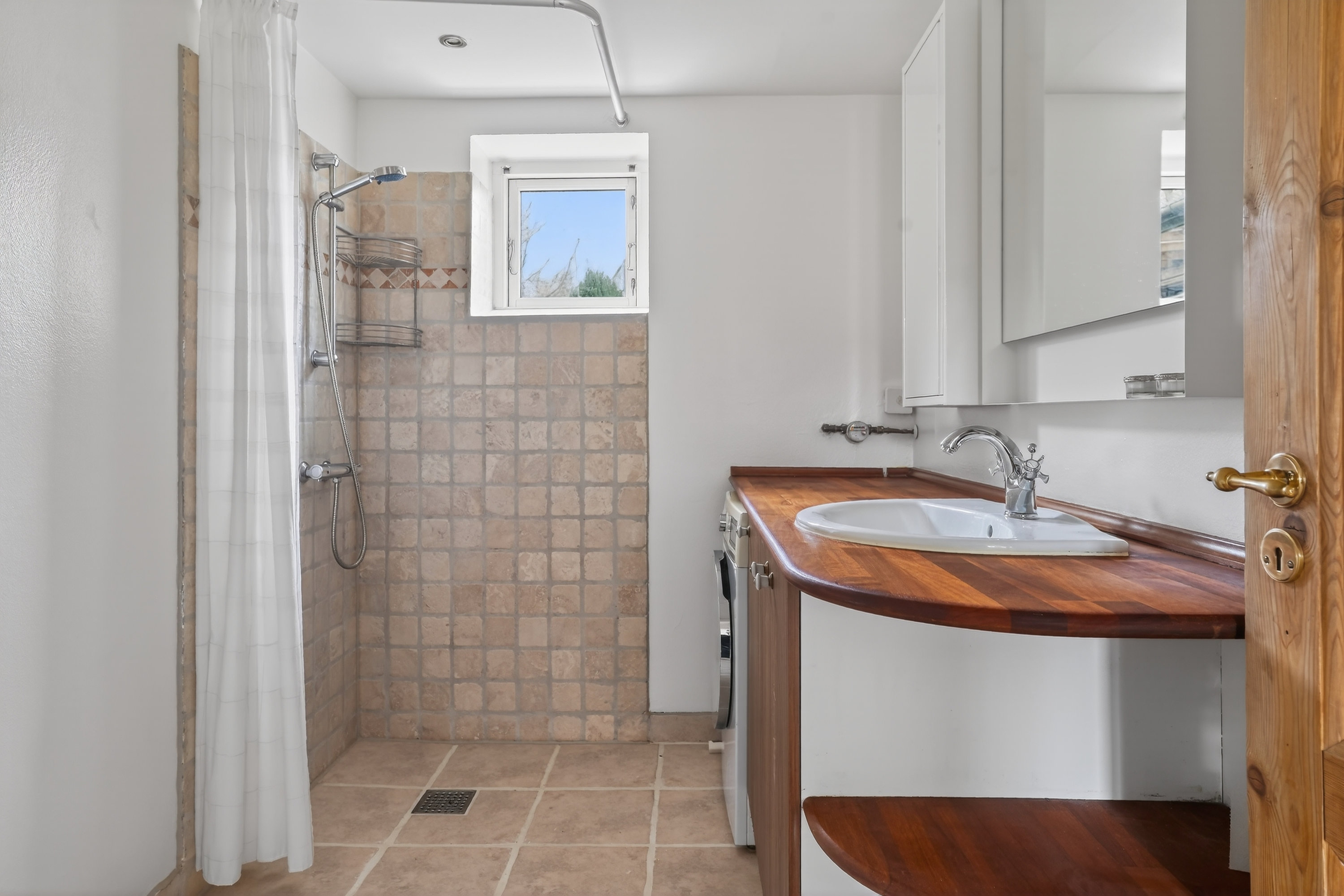 Fremhævet badeværelse billede i fuldskærmstilstand. Billede af Stubbedamsvej 6, st.. tv., 3000 Helsingør