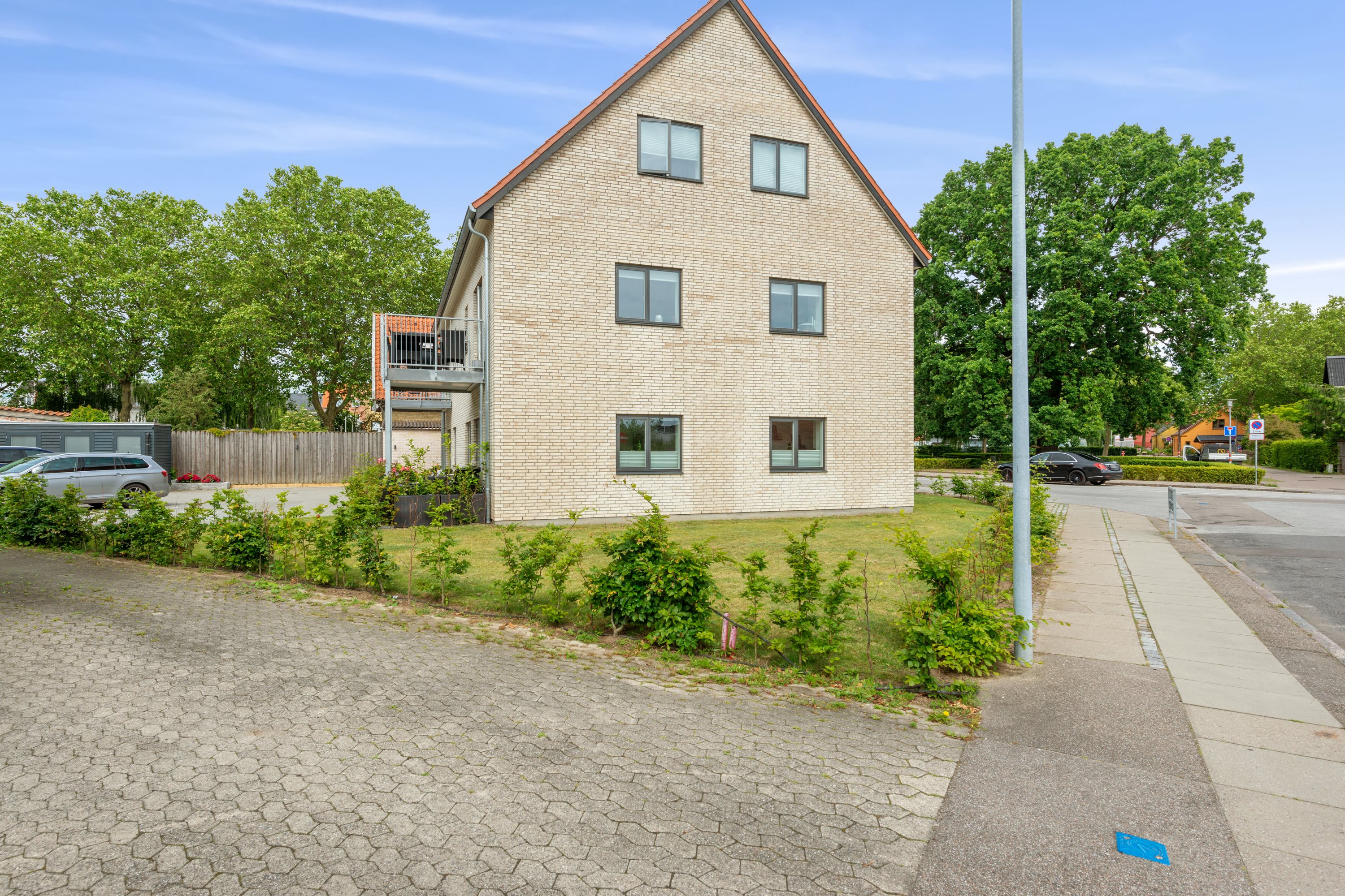 Fremhævet ejendom 1 billede i fuldskærmstilstand. Billede af Dorphs Alle 8B, 1. tv., 2630 Taastrup